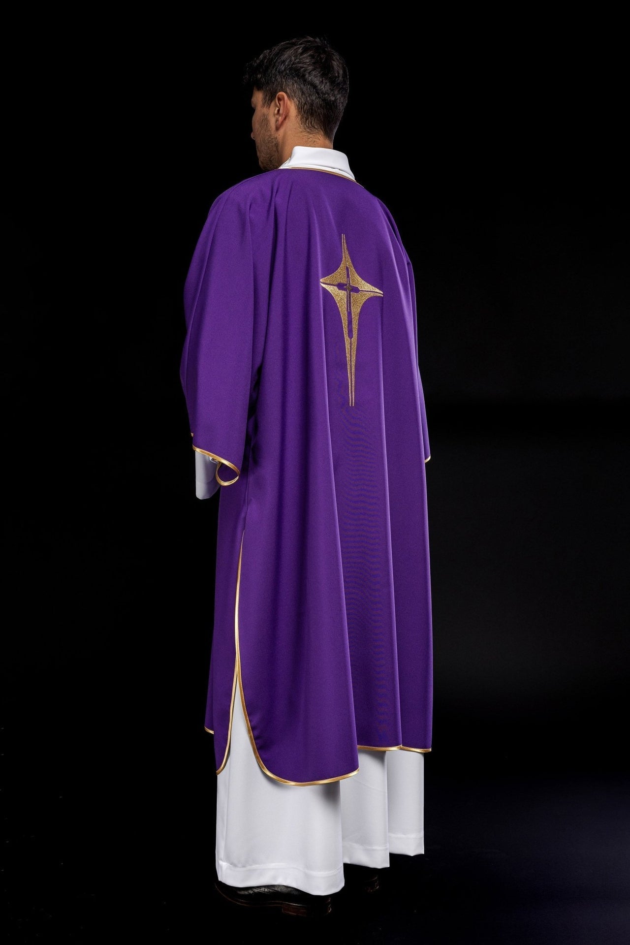 Fioletowa Dalmatyka Liturgiczna ze Złotym Krzyżem i Stułą - alba.pl