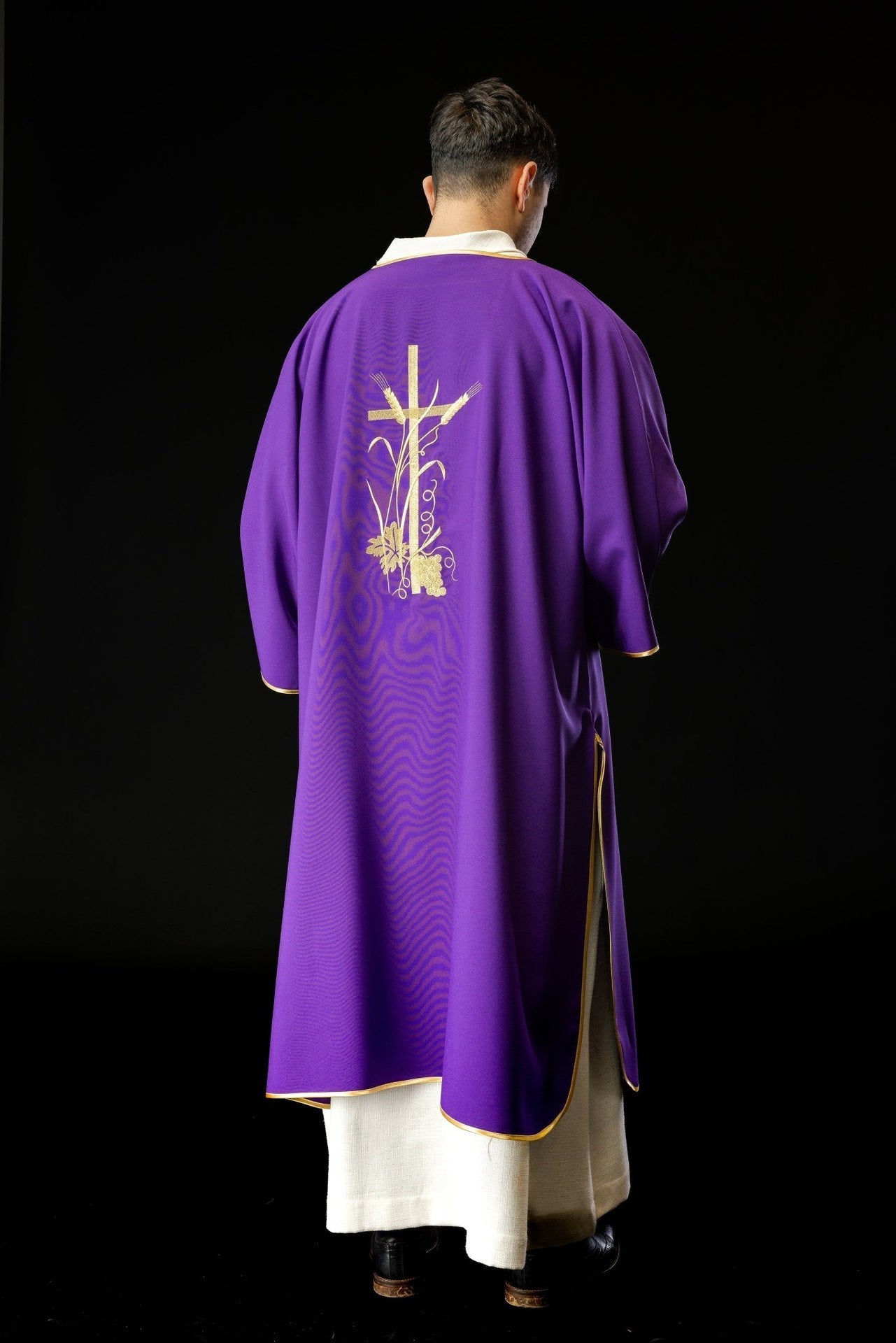 Fioletowa Dalmatyka Liturgiczna ze Złotym Krzyżem Pax - alba.pl