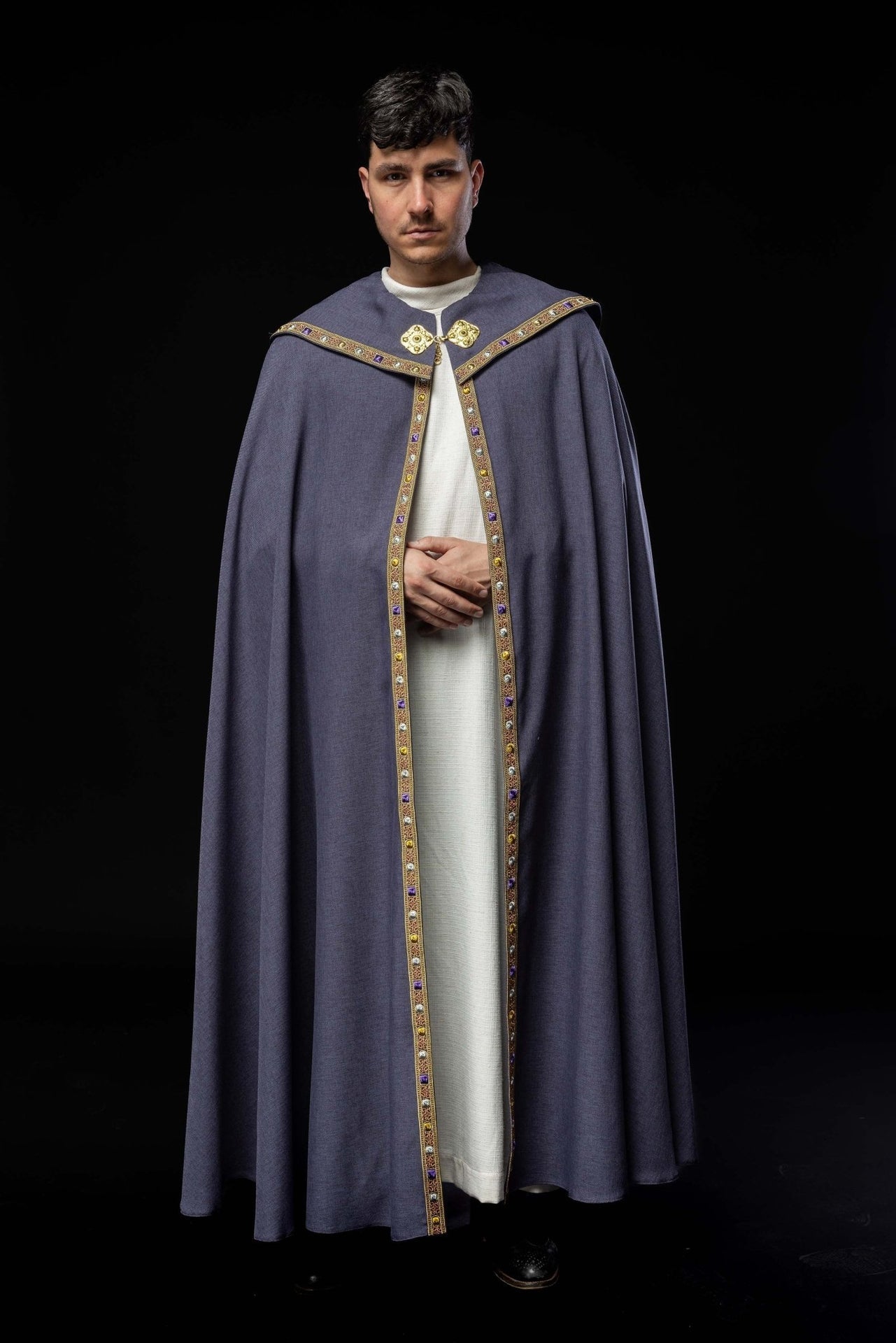 Fioletowa Kapa Liturgiczna Złoty Haft IHS Satyna - alba.pl