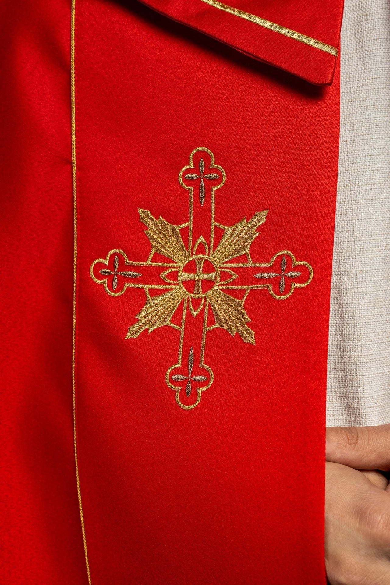 Kapa Eucharystyczna IHS Czerwona Satynowa z Haftem - alba.pl