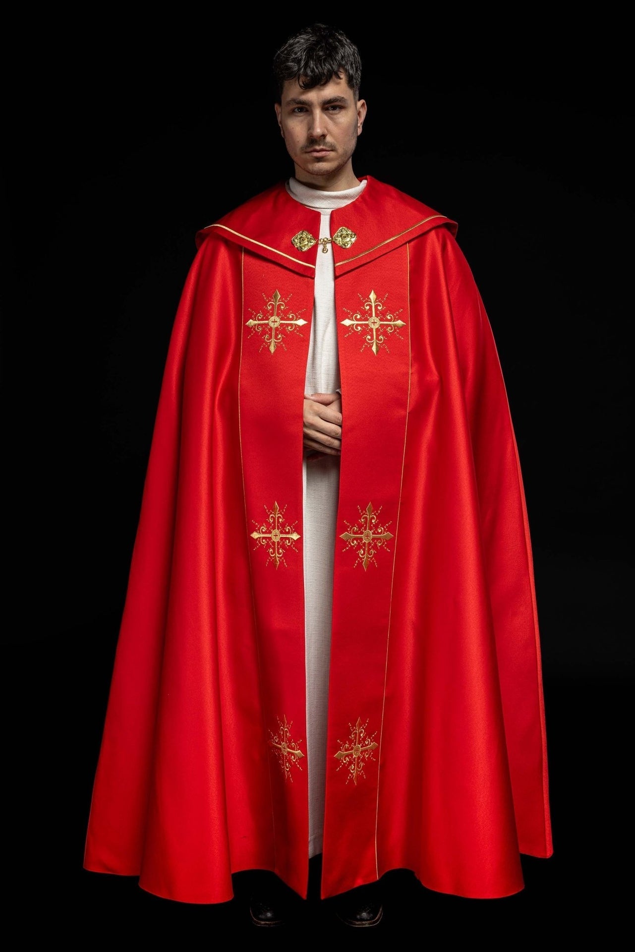 Kapa Liturgiczna Czerwona z Haftem Złotych Krzyży i Stułą - alba.pl