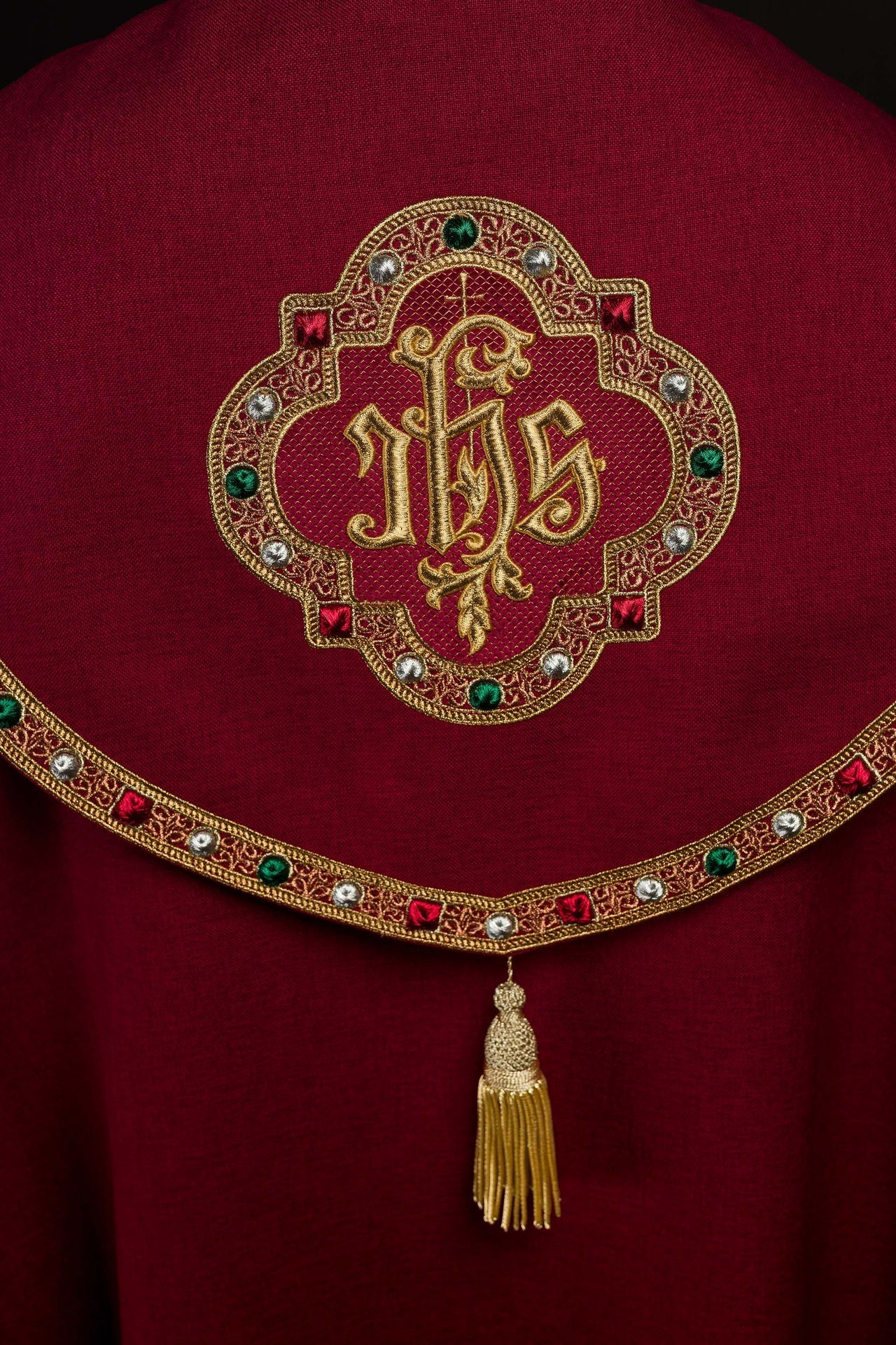 Kapa Liturgiczna Czerwona Złoty Haft IHS - Satyna Nabłyszczana - alba.pl