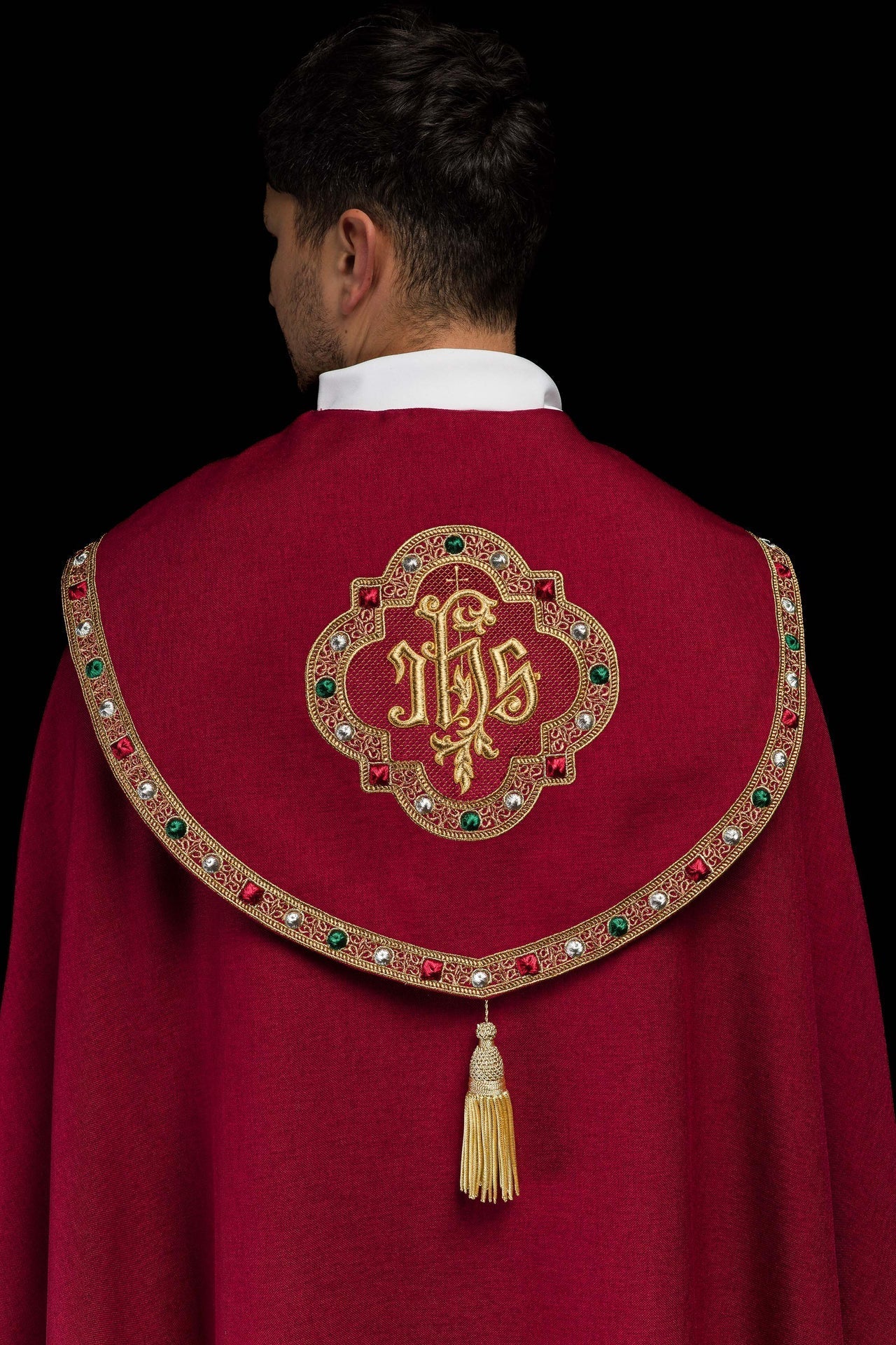 Kapa Liturgiczna Czerwona Złoty Haft IHS - Satyna Nabłyszczana - alba.pl