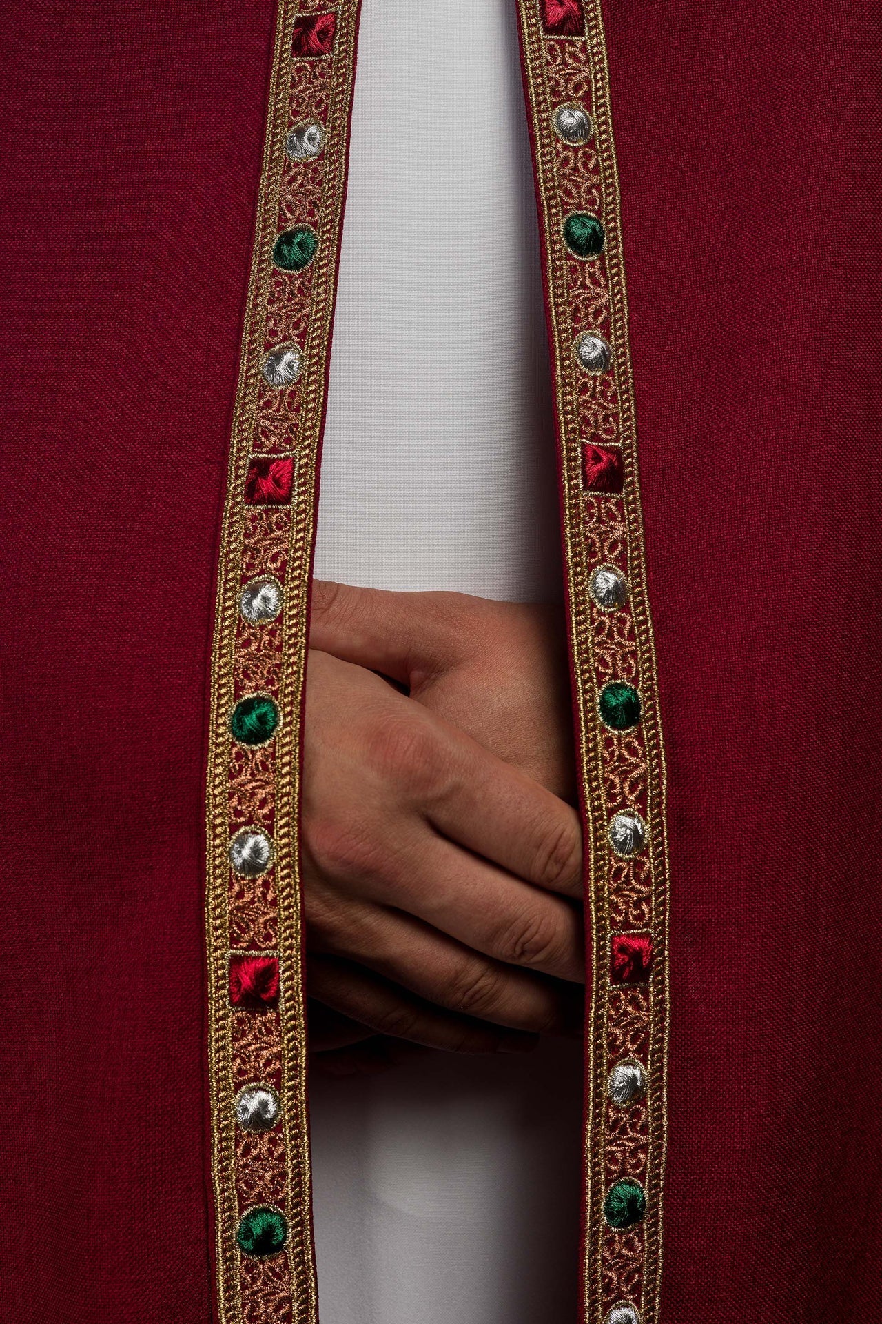 Kapa Liturgiczna Czerwona Złoty Haft IHS - Satyna Nabłyszczana - alba.pl