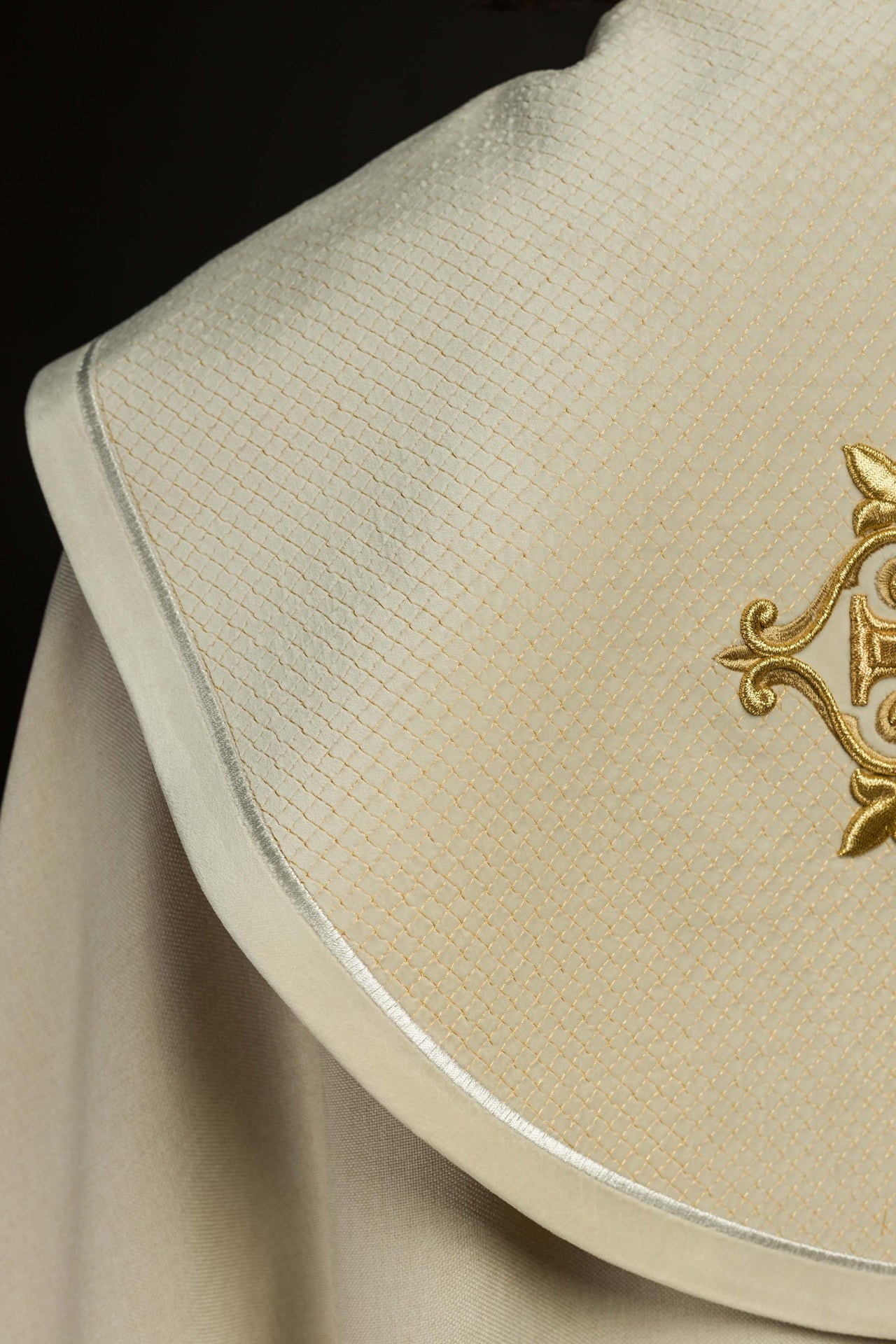 Kapa Liturgiczna Ecru Aksamit Krzyże - Polski Haft - alba.pl