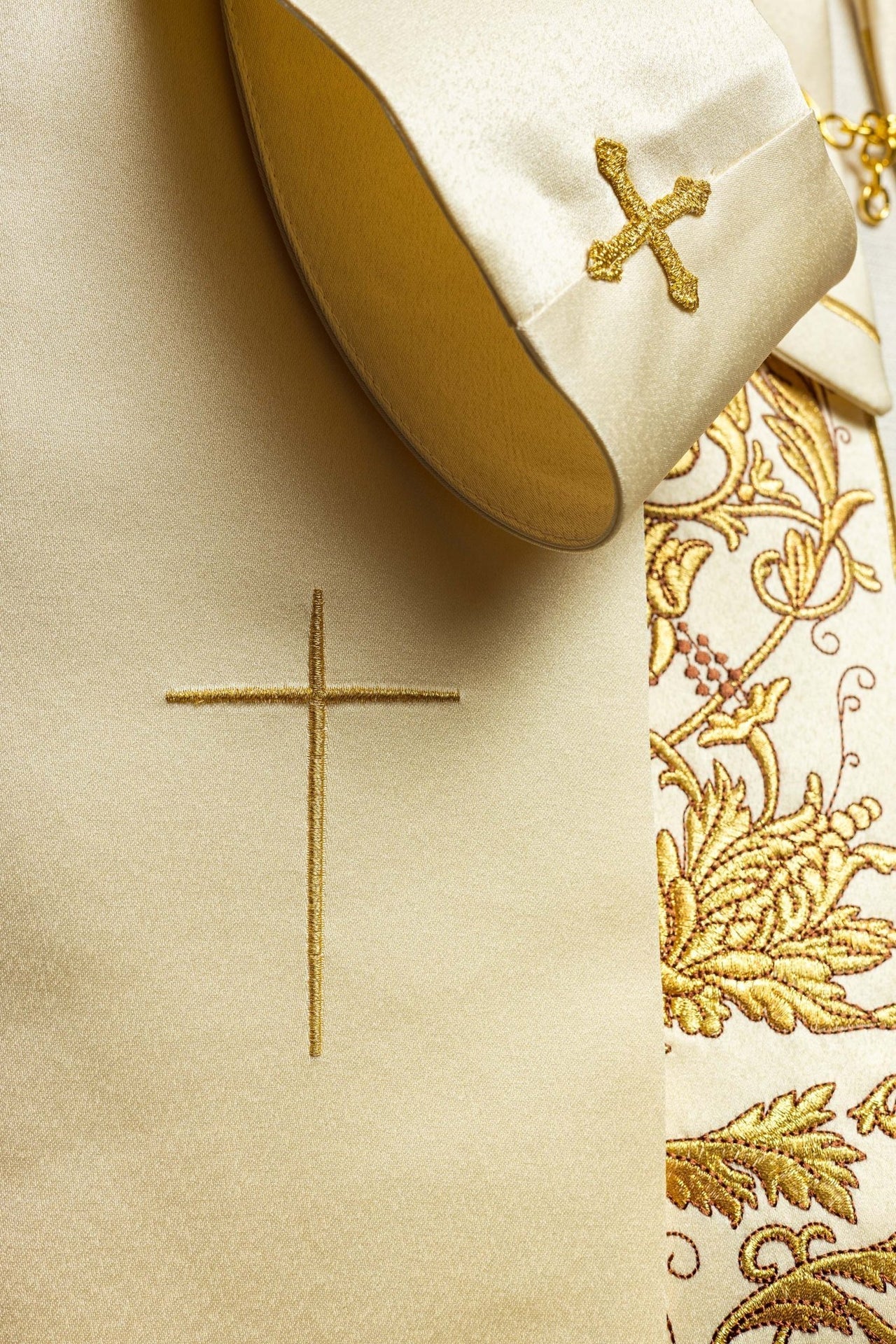 Kapa Liturgiczna Ecru Haftowany Kielich - Elegancka Satyna - alba.pl