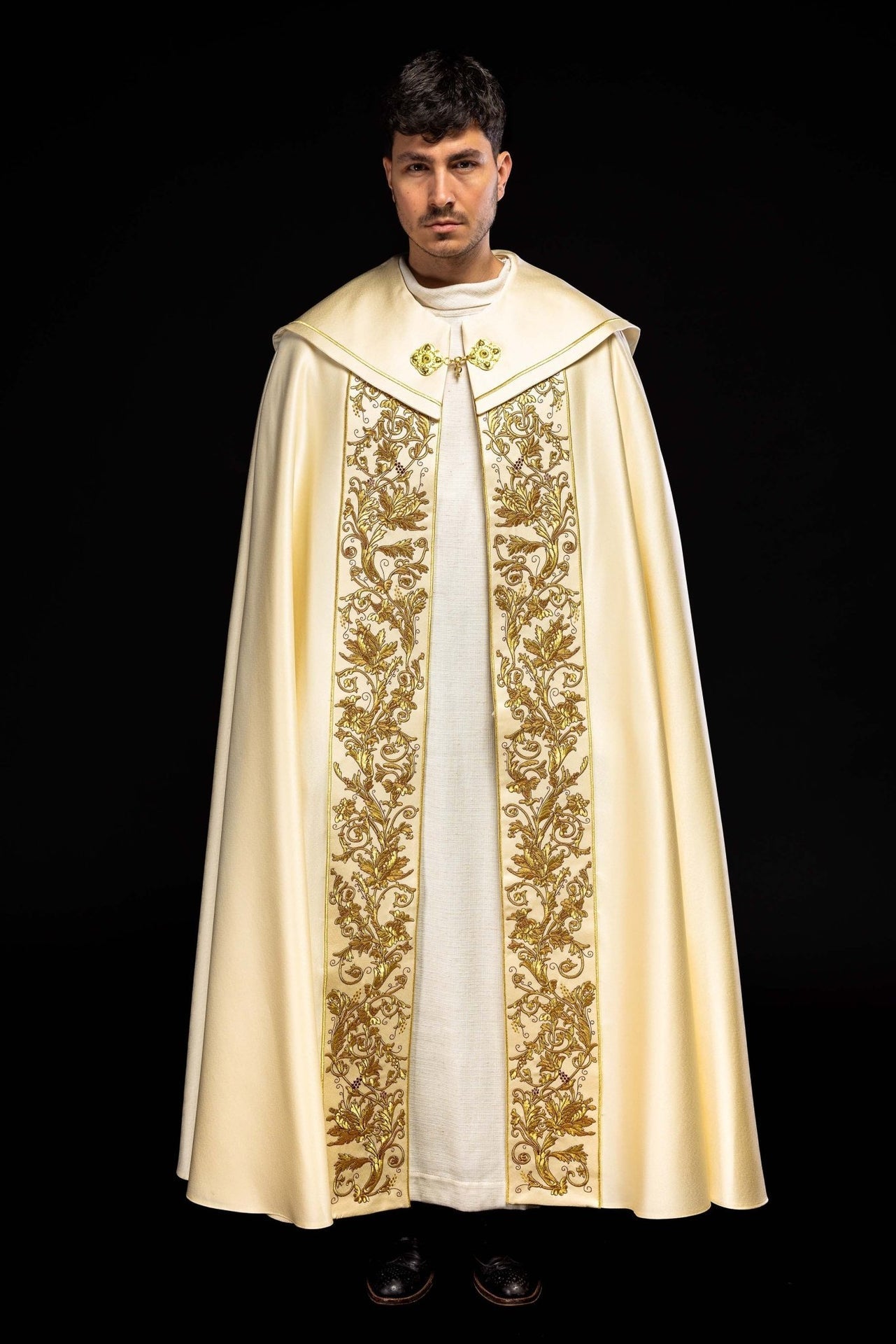 Kapa Liturgiczna Ecru Haftowany Kielich - Elegancka Satyna - alba.pl