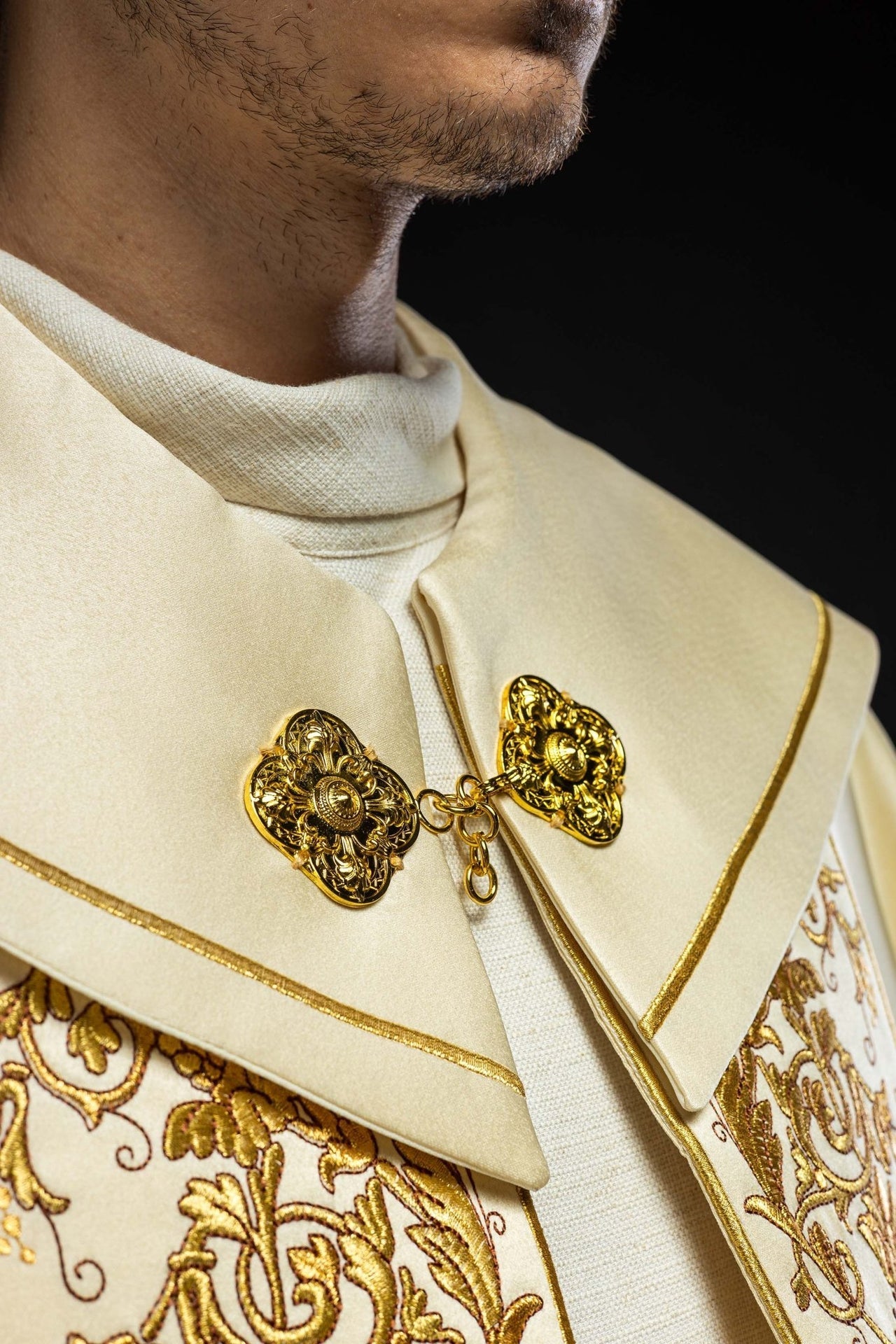 Kapa Liturgiczna Ecru Haftowany Kielich - Elegancka Satyna - alba.pl