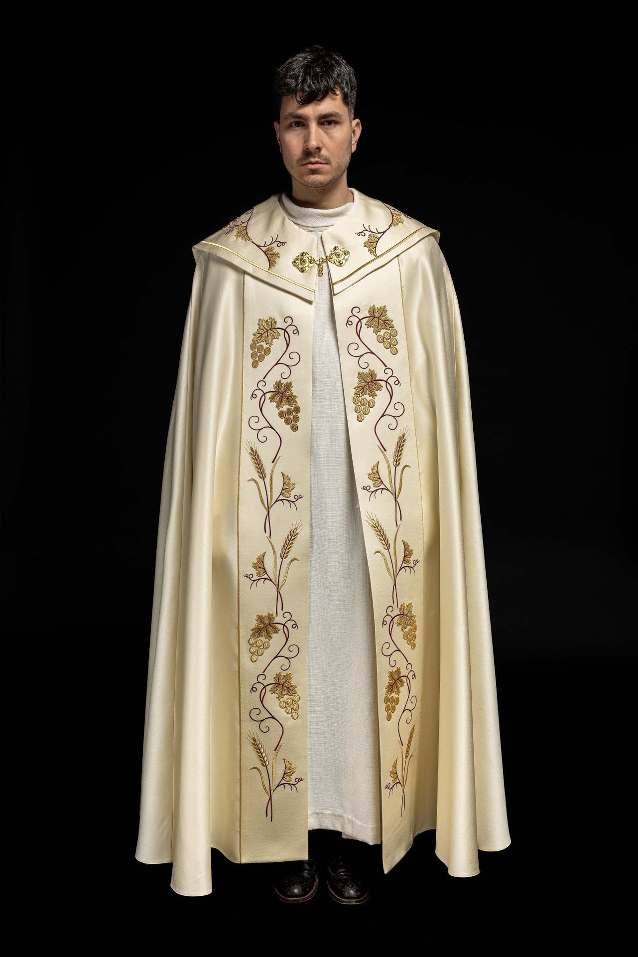 Kapa Liturgiczna Ecru IHS Winogrona - Złoto Bordowy Haft - alba.pl