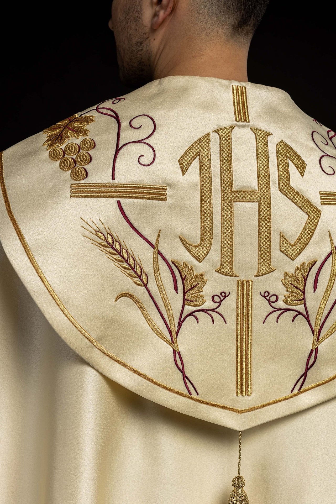 Kapa Liturgiczna Ecru IHS Winogrona - Złoto Bordowy Haft - alba.pl
