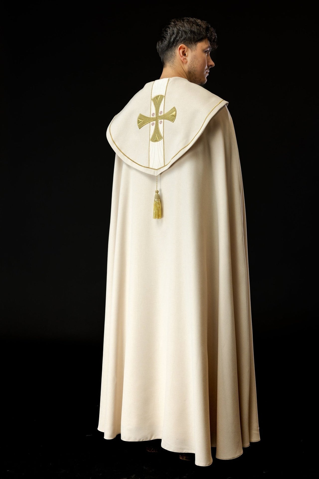 Kapa Liturgiczna Ecru z Aksamitu, Złote Krzyże Haftowane - alba.pl