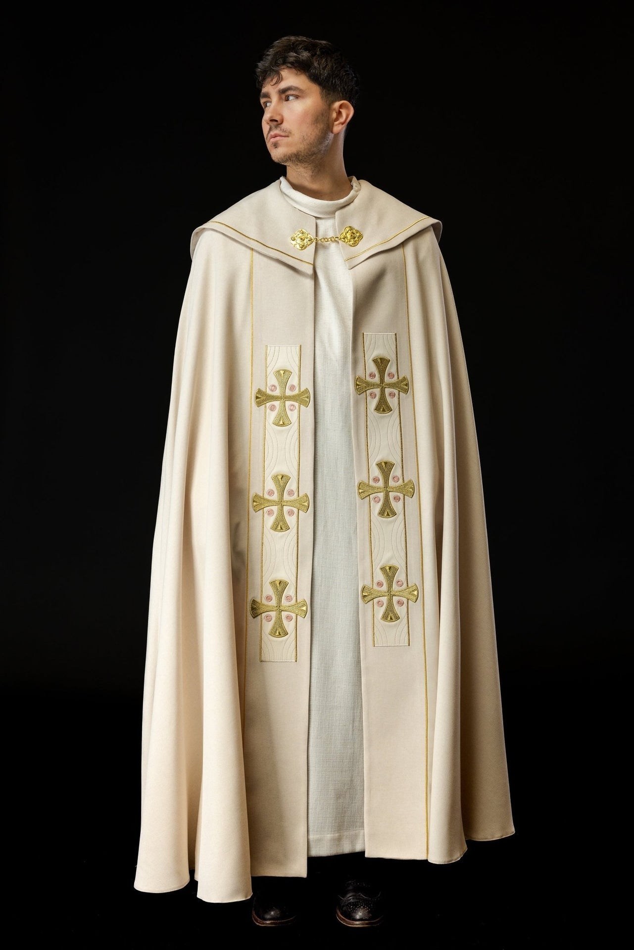 Kapa Liturgiczna Ecru z Aksamitu, Złote Krzyże Haftowane - alba.pl