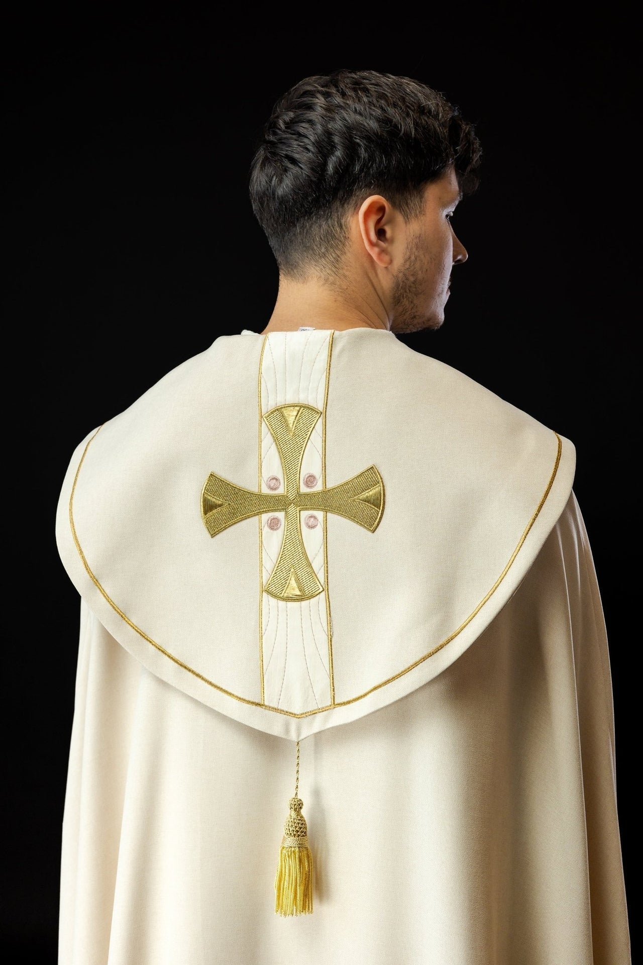 Kapa Liturgiczna Ecru z Aksamitu, Złote Krzyże Haftowane - alba.pl
