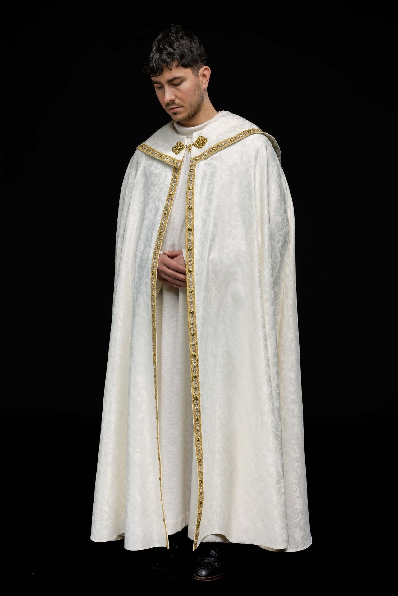 Kapa Liturgiczna Ecru z Haftem Baranka Bożego - Wielkanocna - alba.pl