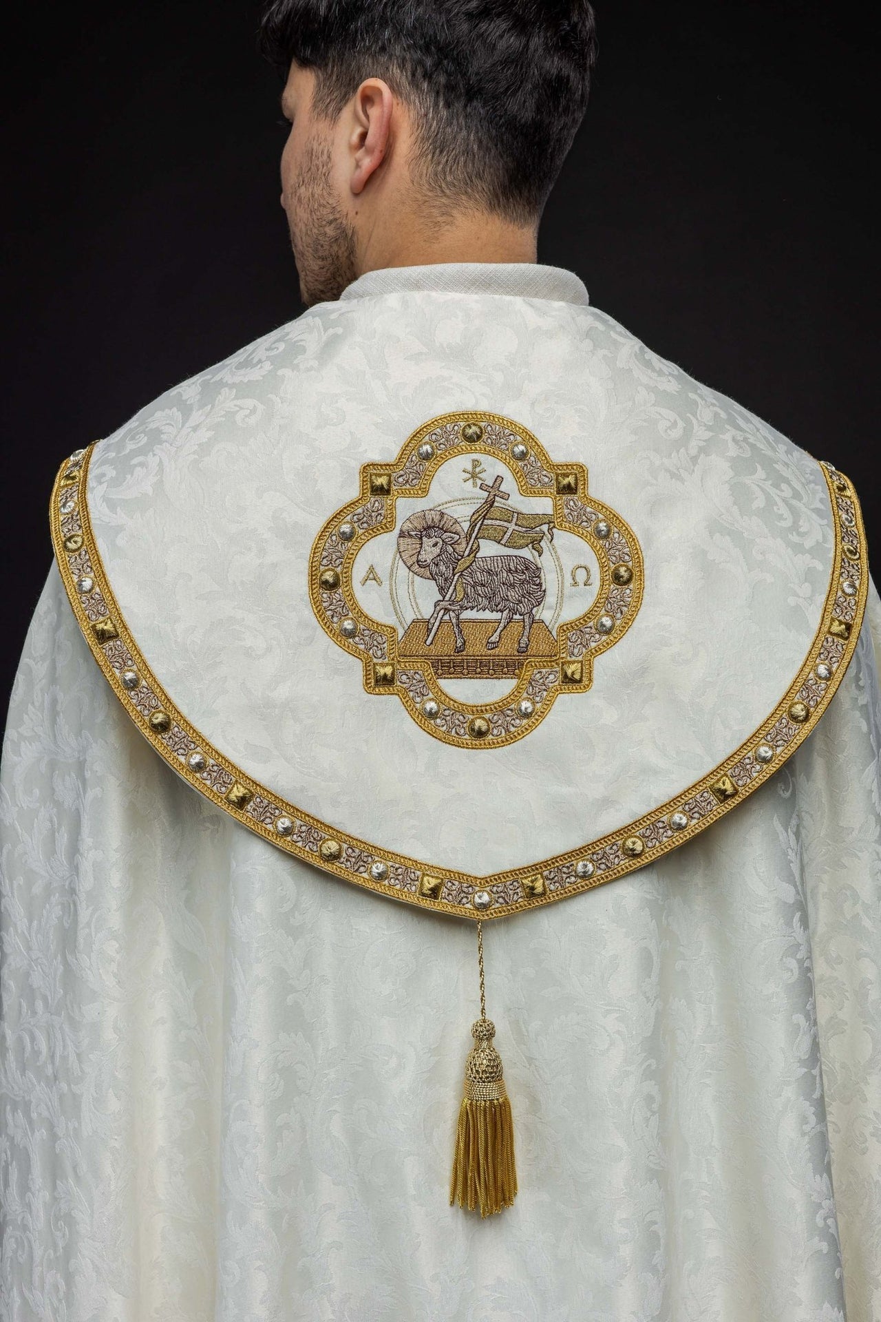 Kapa Liturgiczna Ecru z Haftem Baranka Bożego - Wielkanocna - alba.pl
