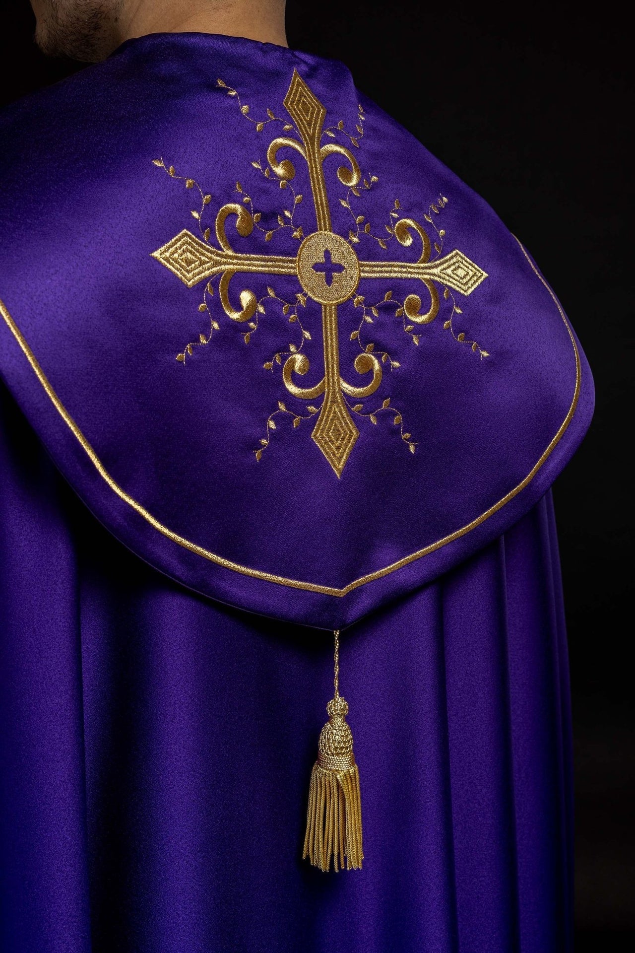 Kapa Liturgiczna Fioletowa Haftowana Złotym Krzyżem - Alba.pl - alba.pl