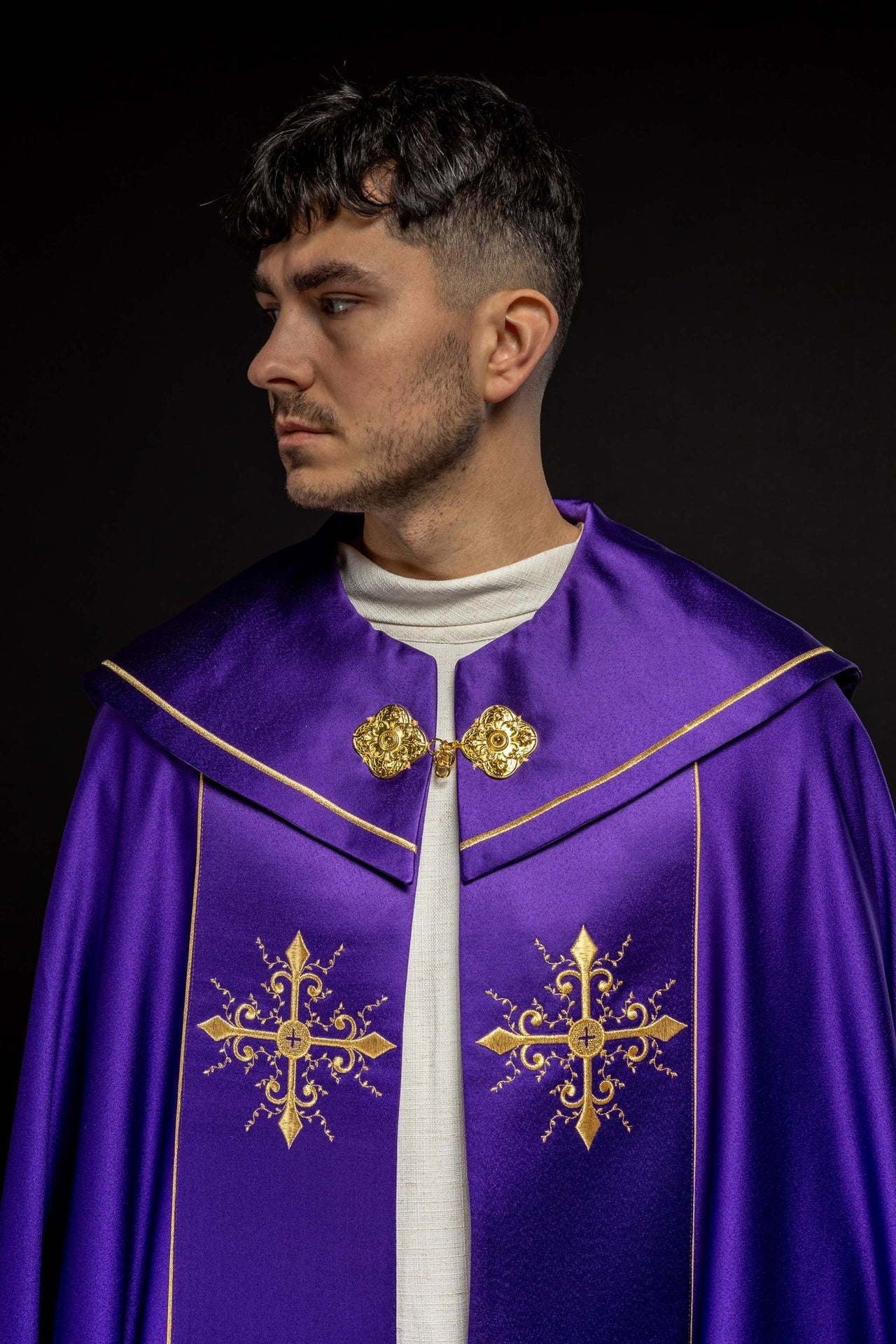 Kapa Liturgiczna Fioletowa Haftowana Złotym Krzyżem - Alba.pl - alba.pl