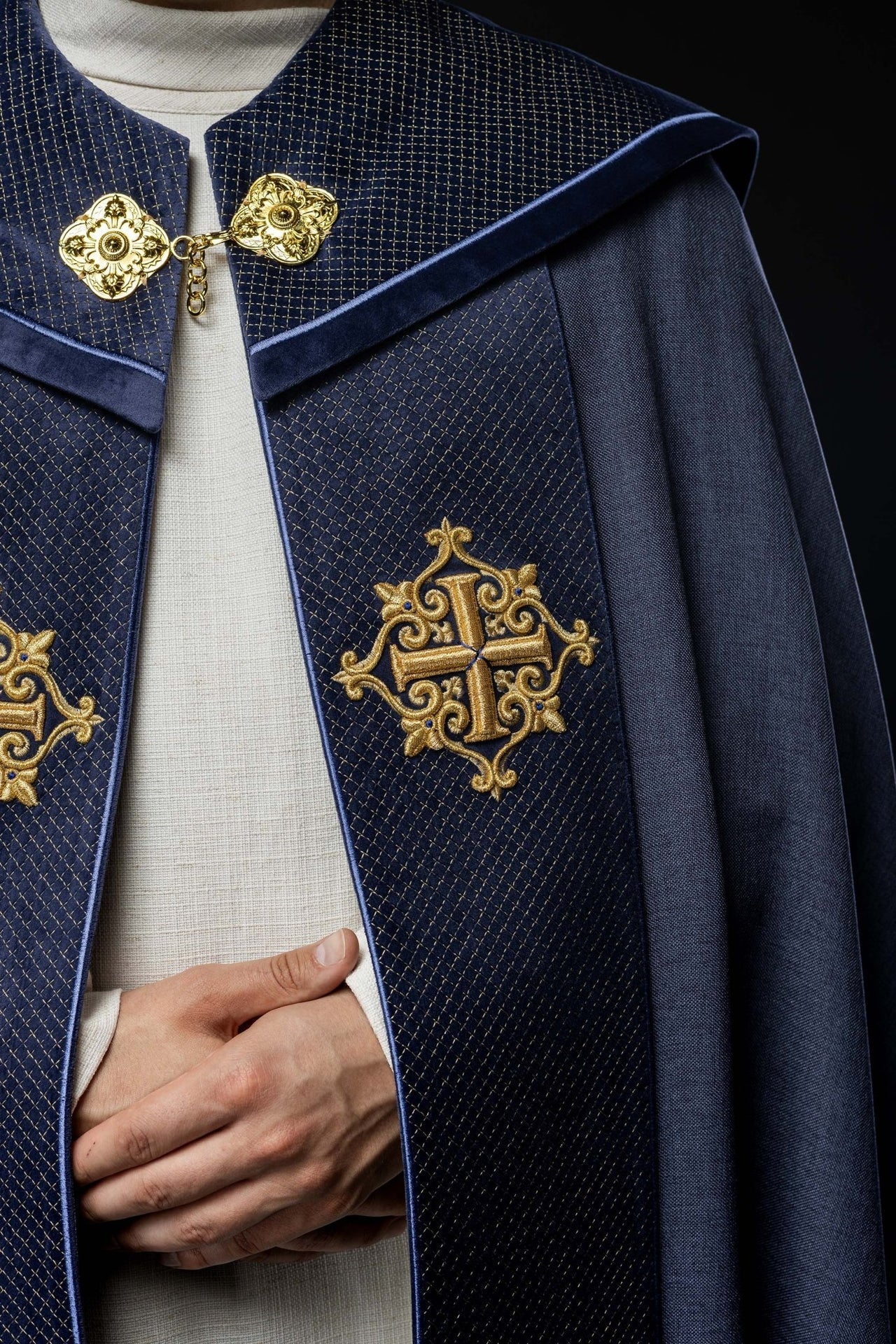 Kapa Liturgiczna Fioletowa z Aksamitnym Pasem i Haftem Krzyży - alba.pl