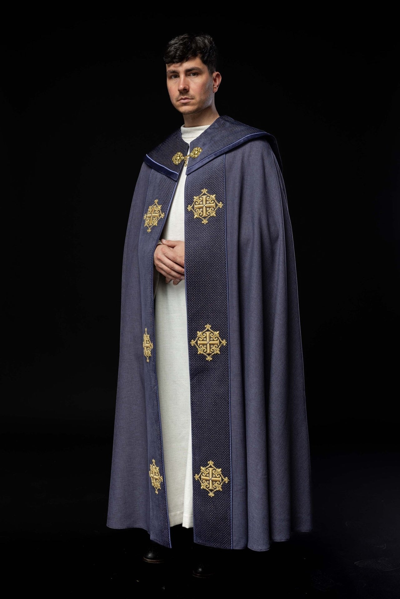 Kapa Liturgiczna Fioletowa z Aksamitnym Pasem i Haftem Krzyży - alba.pl