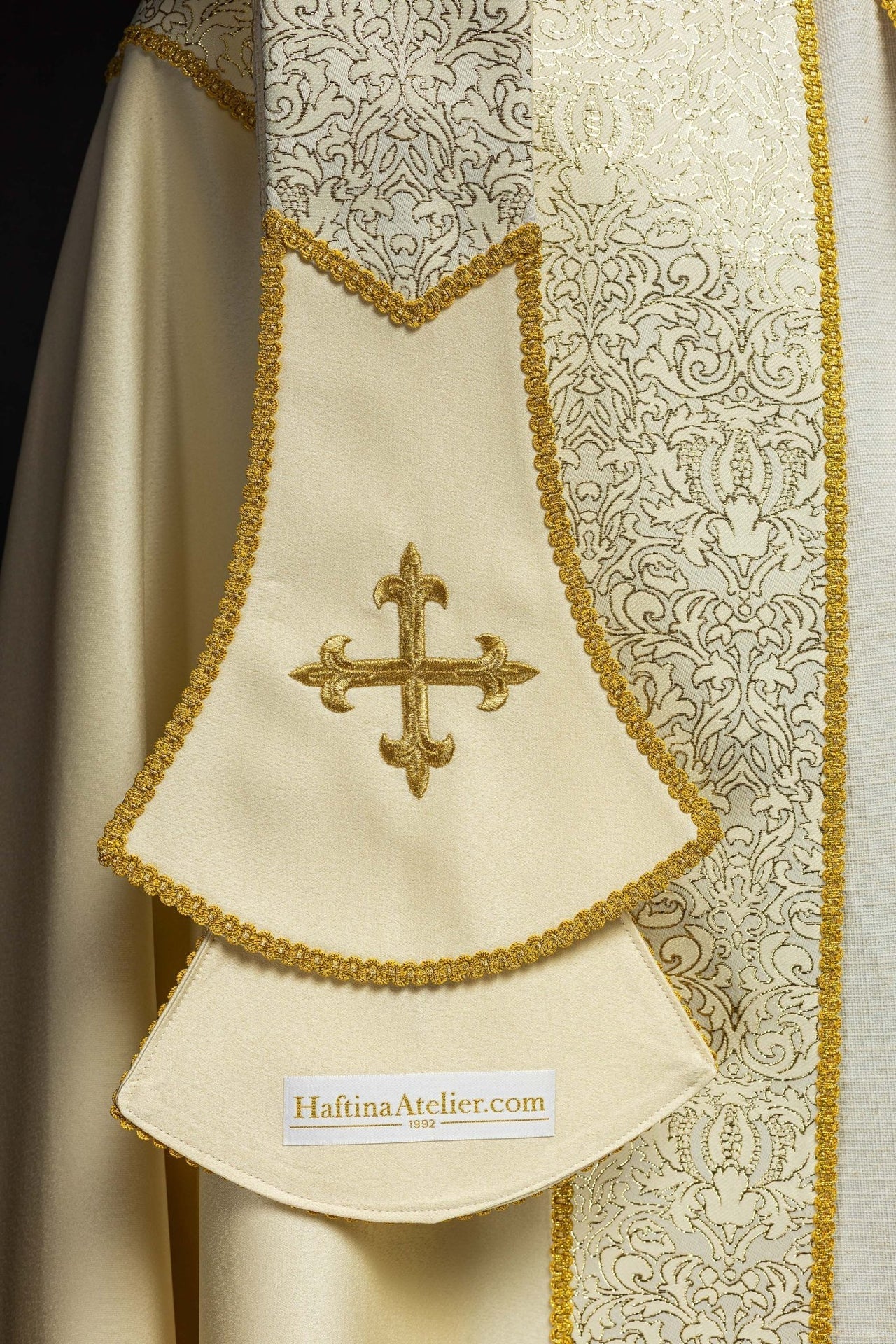 Kapa Liturgiczna Haftowana Ecru z Tkaniną Żakardową - alba.pl