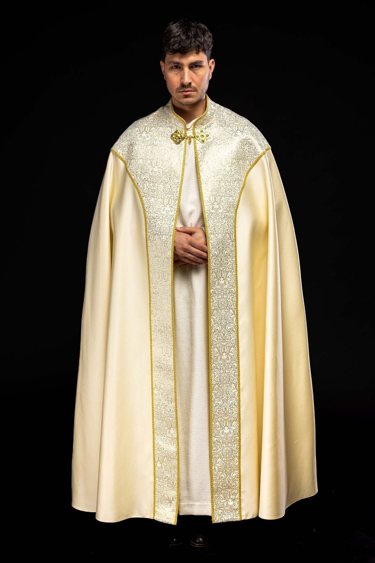 Kapa Liturgiczna Haftowana Ecru z Tkaniną Żakardową - alba.pl