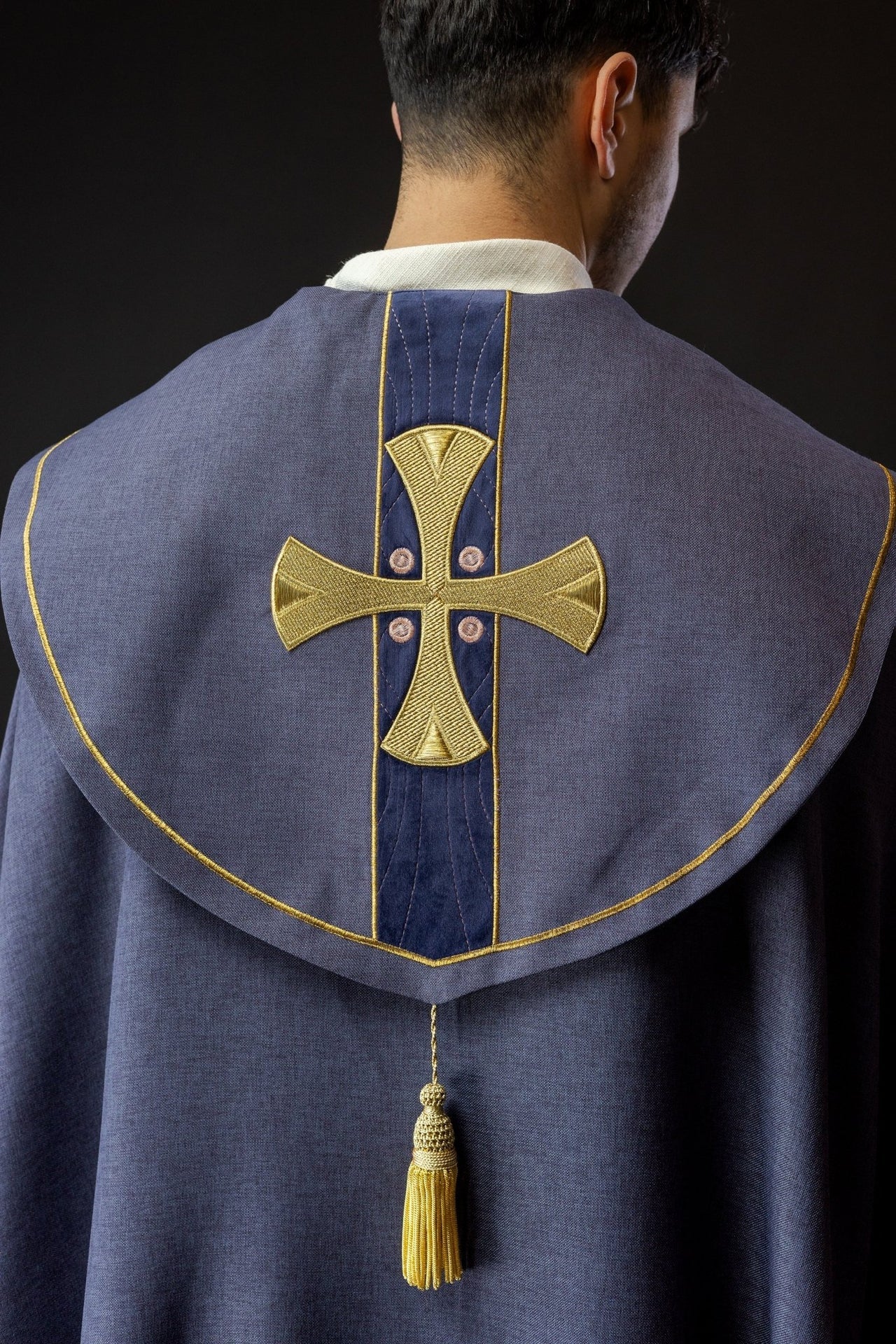 Kapa Liturgiczna Haftowana Złotymi Krzyżami z Aksamitnym Kołnierzem - alba.pl
