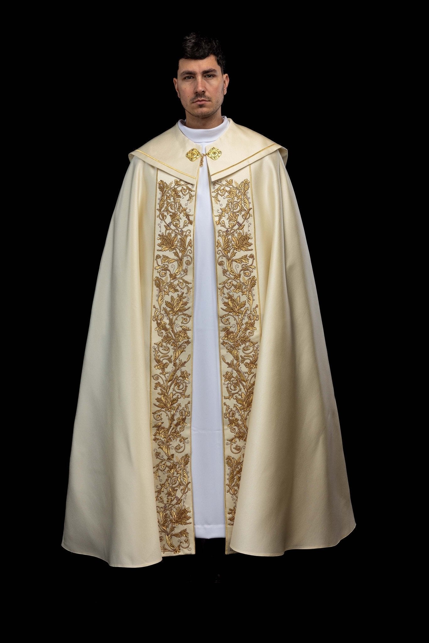 Kapa liturgiczna z haftem Najświętszego Serca Jezusa - alba.pl