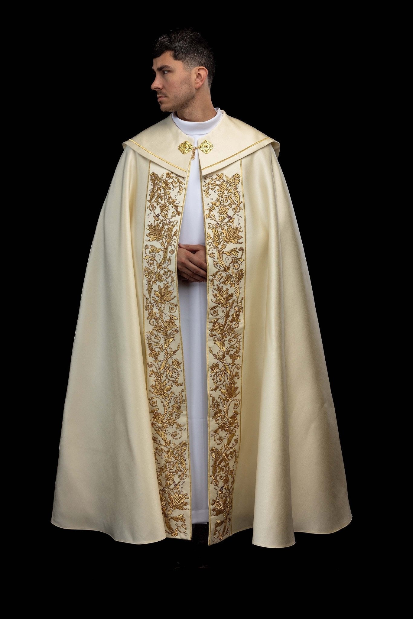 Kapa liturgiczna z haftem Najświętszego Serca Jezusa - alba.pl