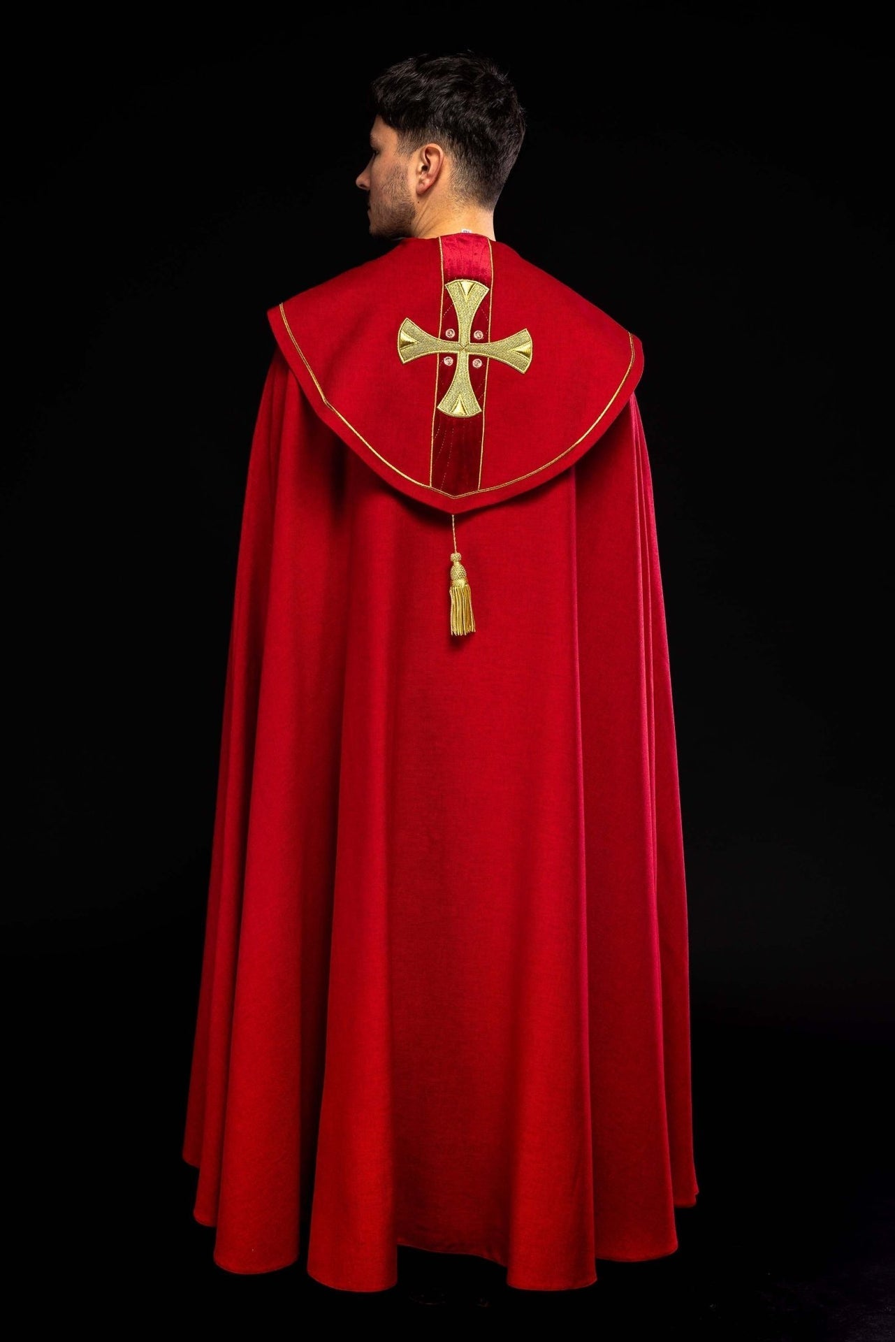 Kapa Liturgiczna z Haftowanymi Złotymi Krzyżami i Aksamitem - alba.pl