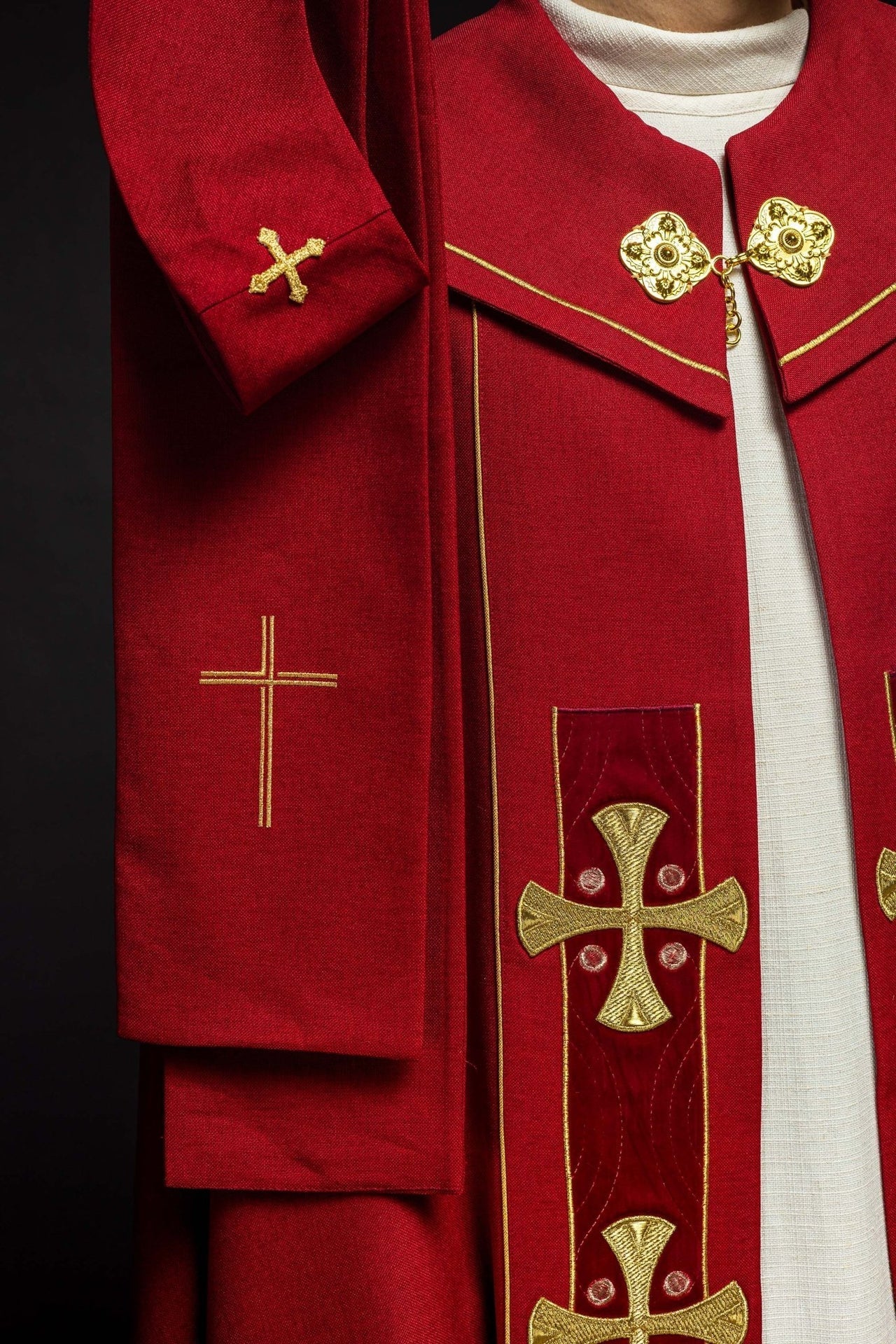 Kapa Liturgiczna z Haftowanymi Złotymi Krzyżami i Aksamitem - alba.pl