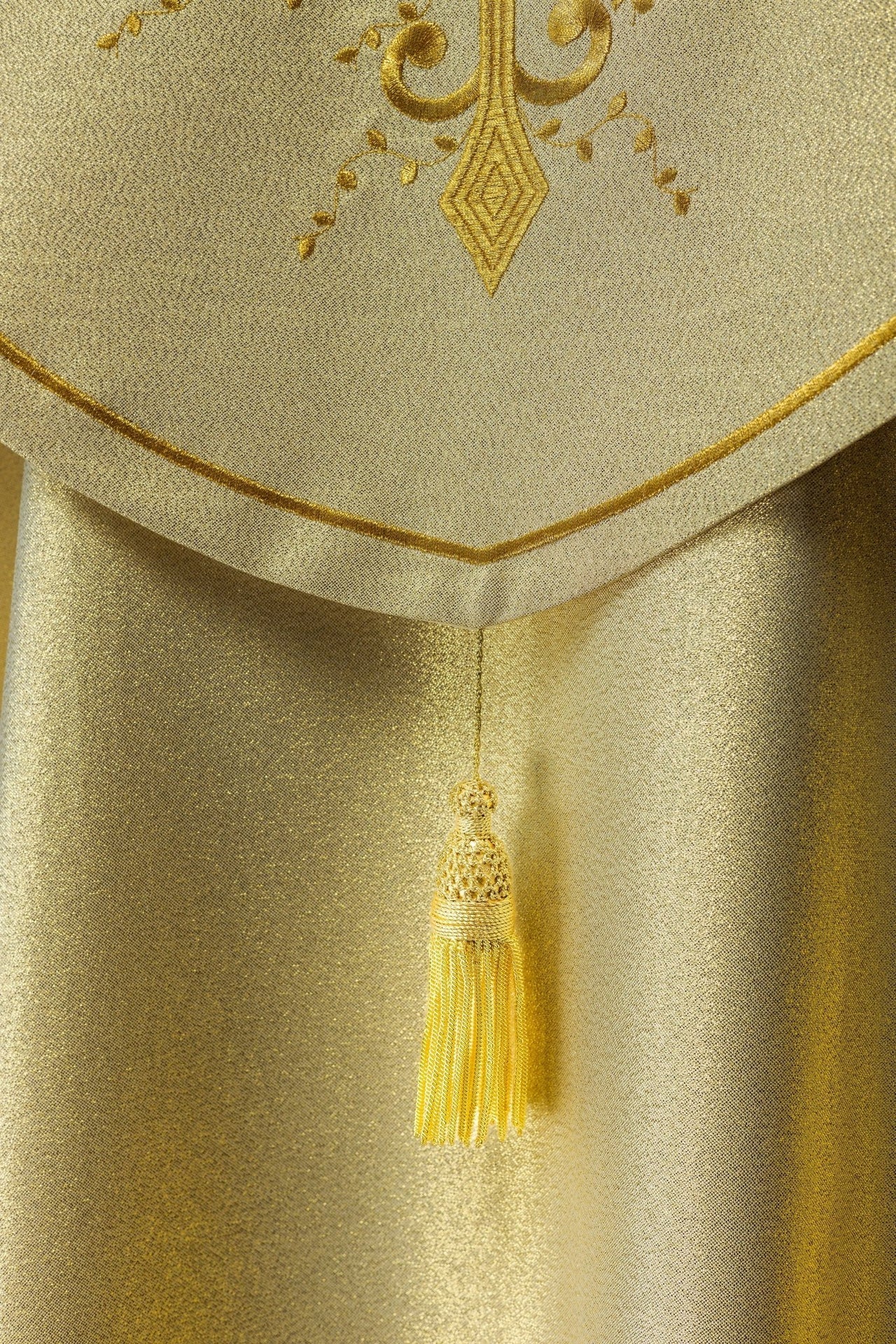 Kapa Liturgiczna Złota Haftowana z Satyny Nabłyszczanej - alba.pl