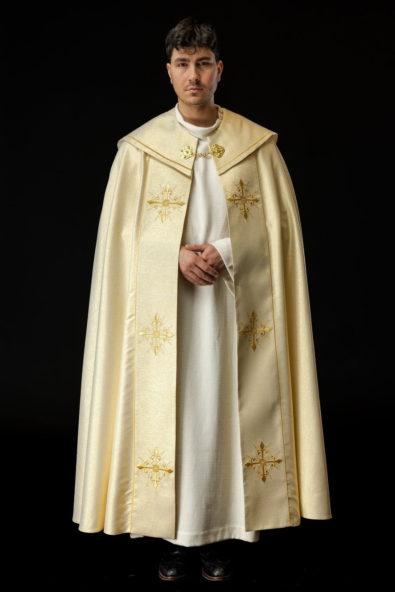 Kapa Liturgiczna Złota Haftowana z Satyny Nabłyszczanej - alba.pl