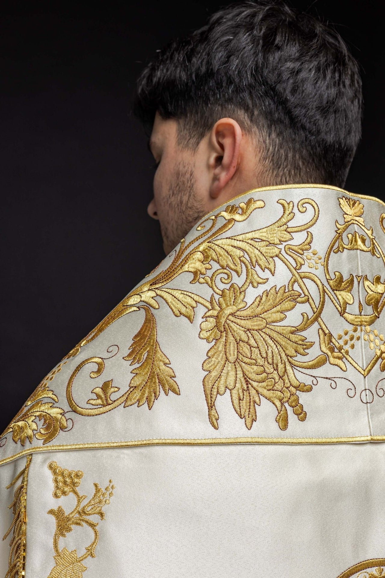 Kapa Rzymska Satynowa Ecru z Haftowanym Sercem Pana Jezusa - alba.pl