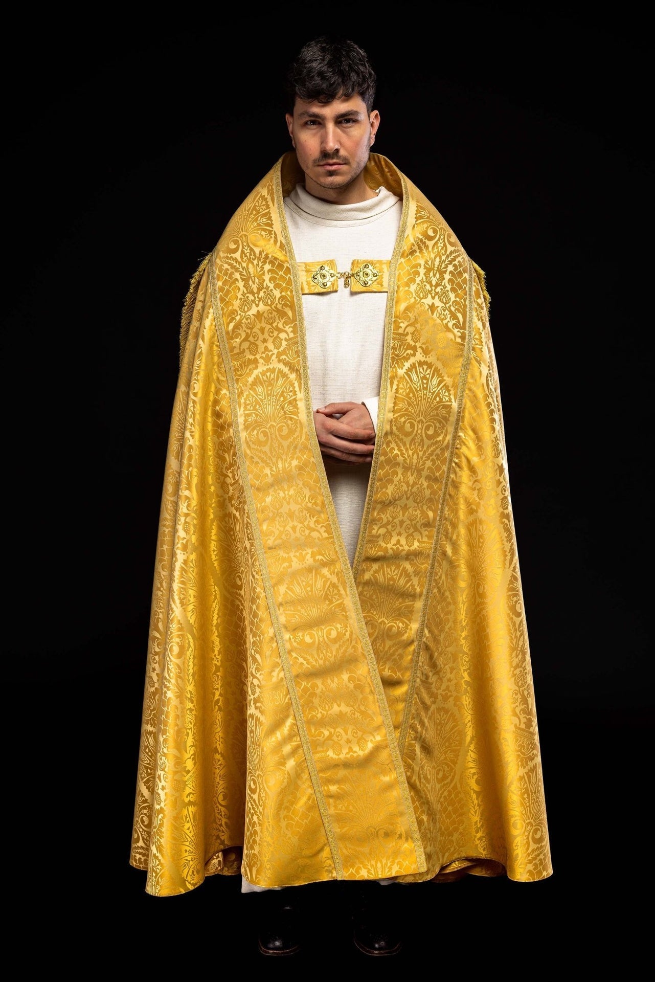 Kapa Rzymska Żakardowa Miodowa - Gładka Elegancja Liturgiczna - alba.pl