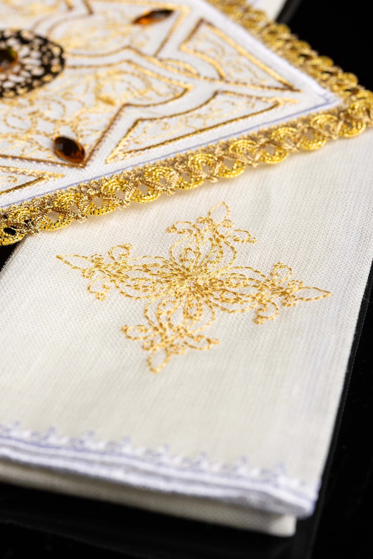 Komplet Bielizny Kielichowej Lniana Złoty Haft - Motyw Eucharystyczny - alba.pl