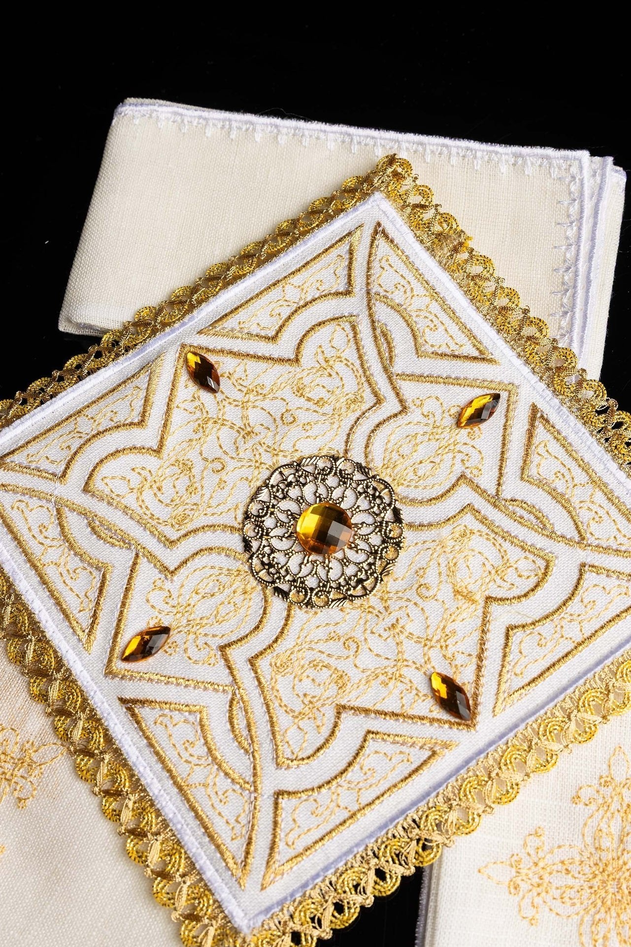 Komplet Bielizny Kielichowej Lniana Złoty Haft - Motyw Eucharystyczny - alba.pl