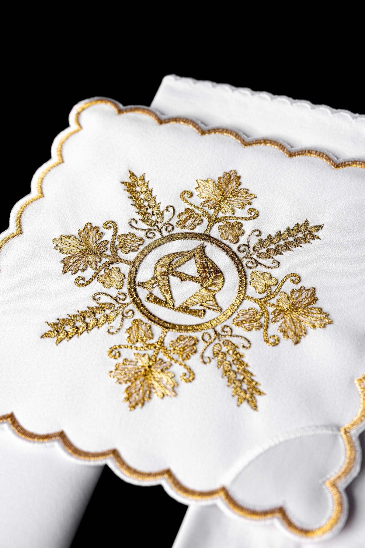 Komplet kielichowy haftowany z motywem alfa i omega biały - alba.pl