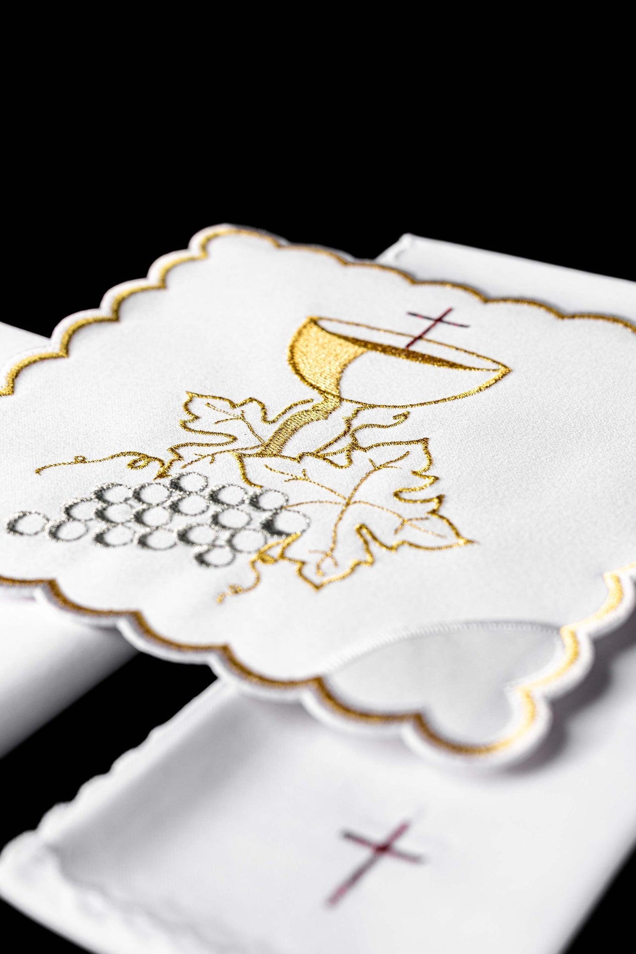 Komplet kielichowy haftowany z motywem eucharystycznym biały - alba.pl