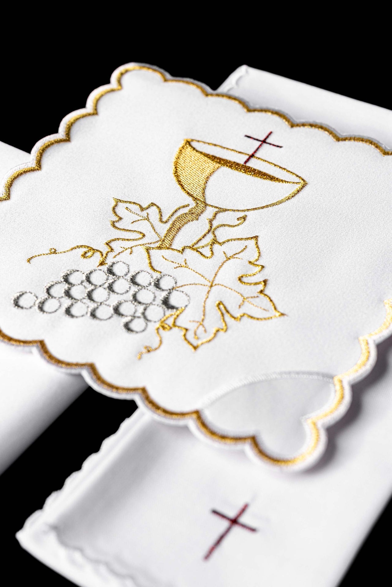 Komplet kielichowy haftowany z motywem eucharystycznym biały - alba.pl