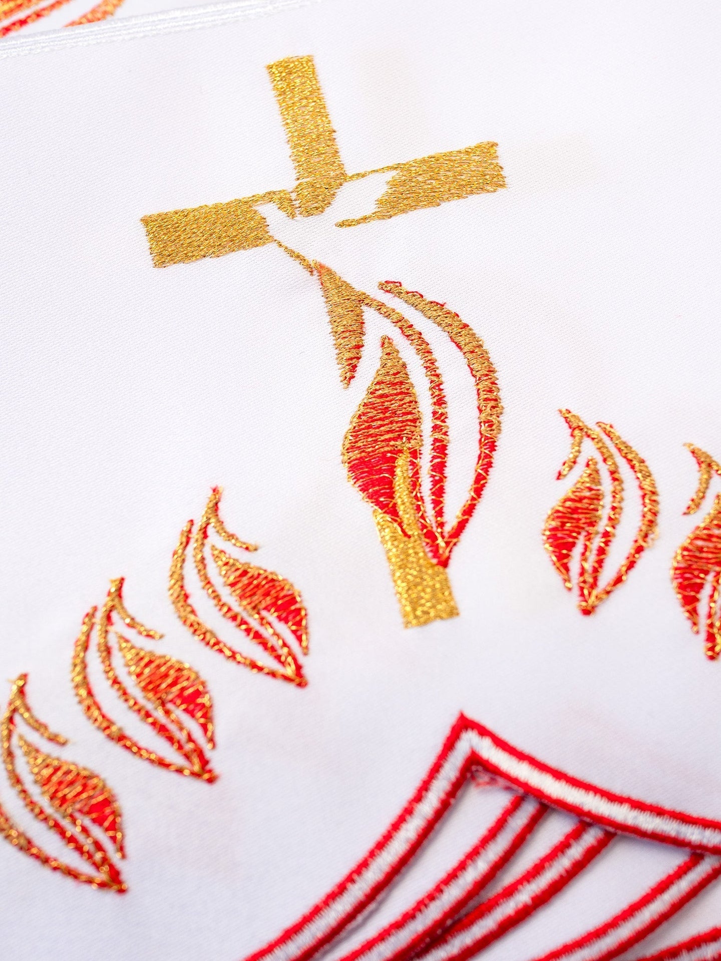 Koronka do obrusu z Haftem Czołowym Krzyż z Płomieniami - Biały - alba.pl