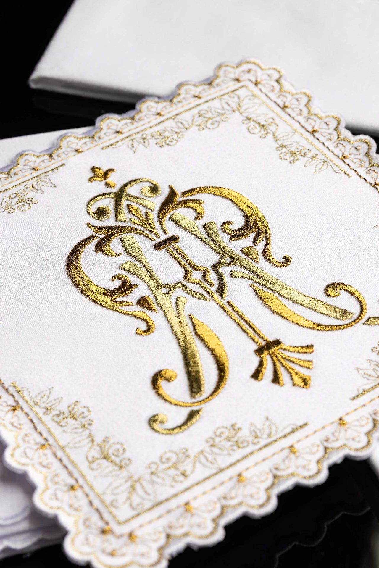 Liturgiczny Komplet Kielichowy Maryjny Złoty Haft - Alba.pl - alba.pl