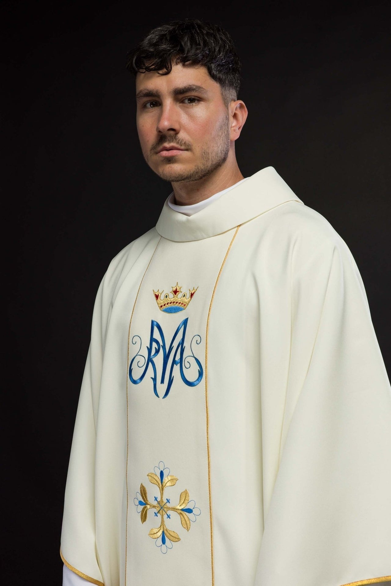Maryjny Ornat Liturgiczny z Haftem Lilli i Złotą Lamówką - alba.pl