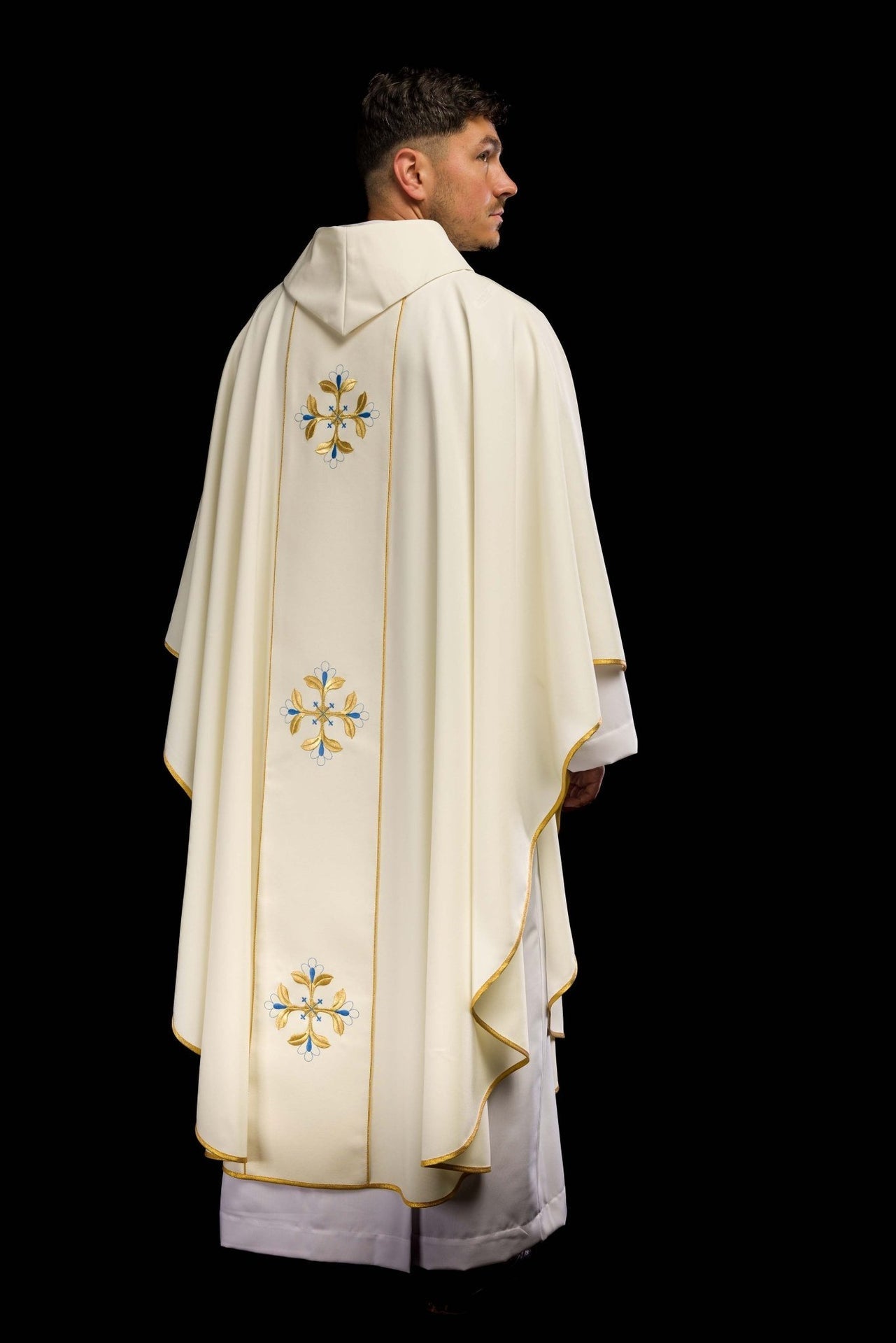 Maryjny Ornat Liturgiczny z Haftem Lilli i Złotą Lamówką - alba.pl