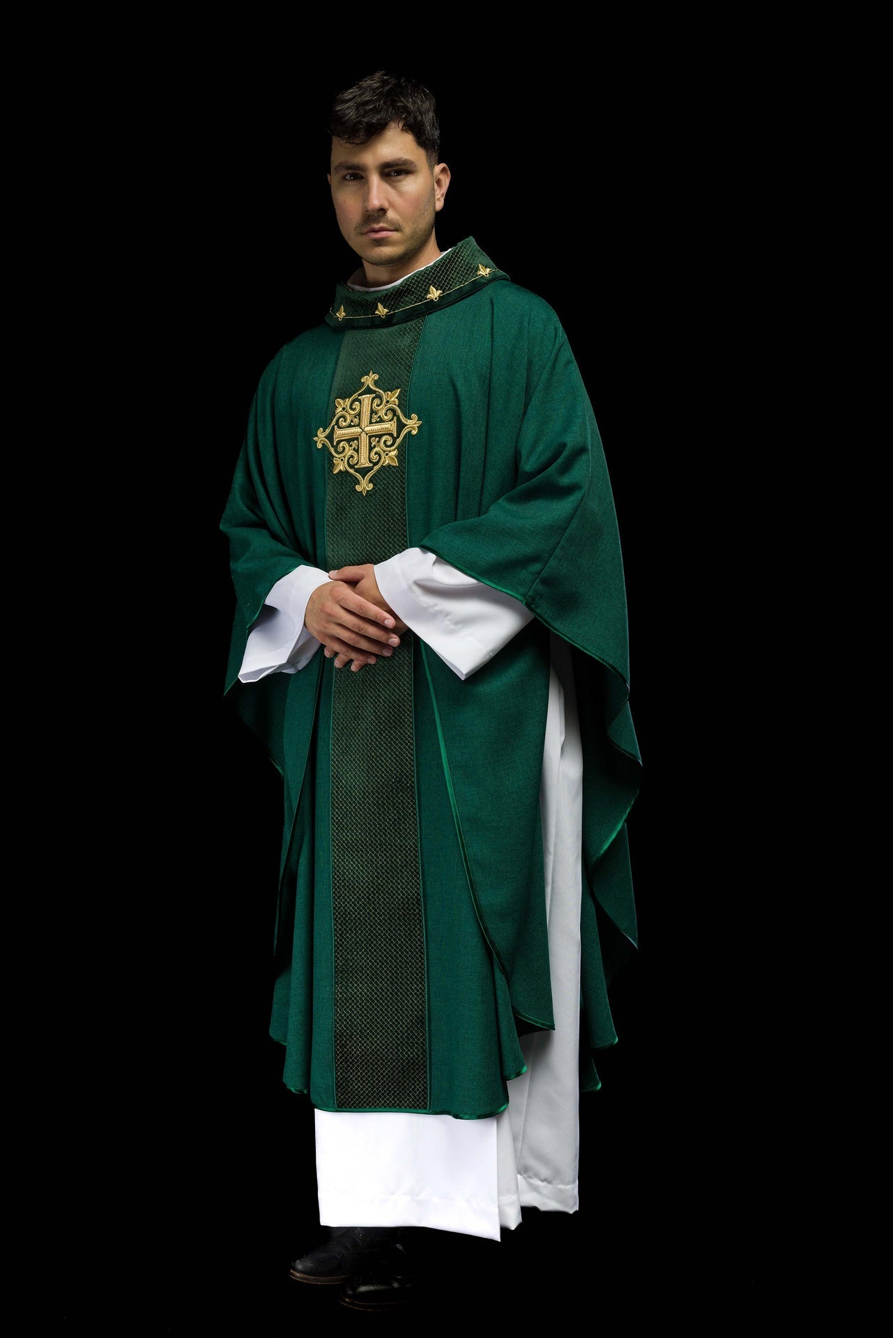 Ornat Aksamitny Haftowany Krzyż Zielony - Elegancki Strój Liturgiczny - alba.pl