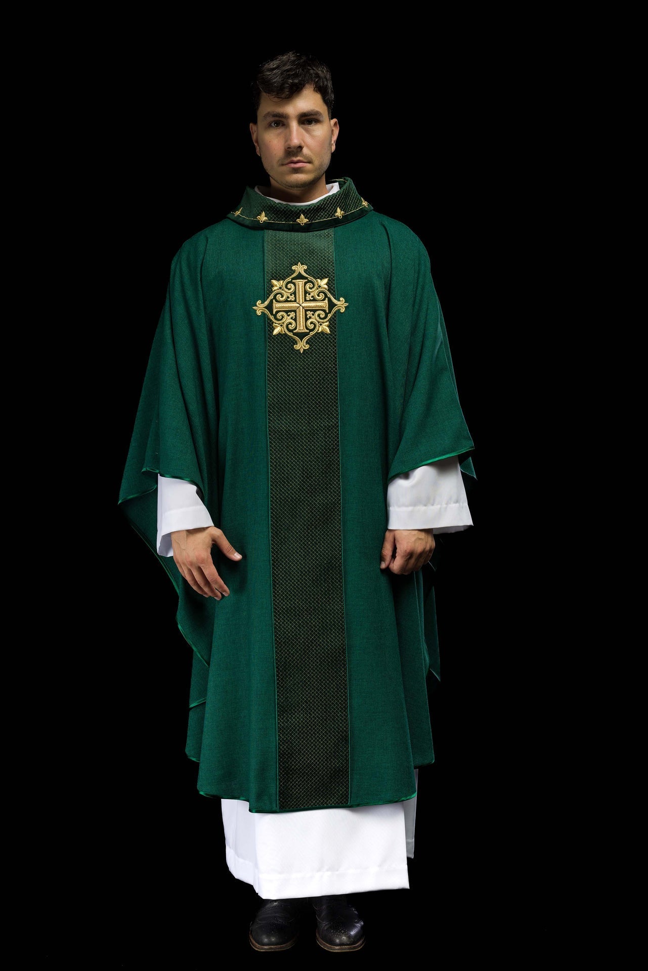 Ornat Aksamitny Haftowany Krzyż Zielony - Elegancki Strój Liturgiczny - alba.pl