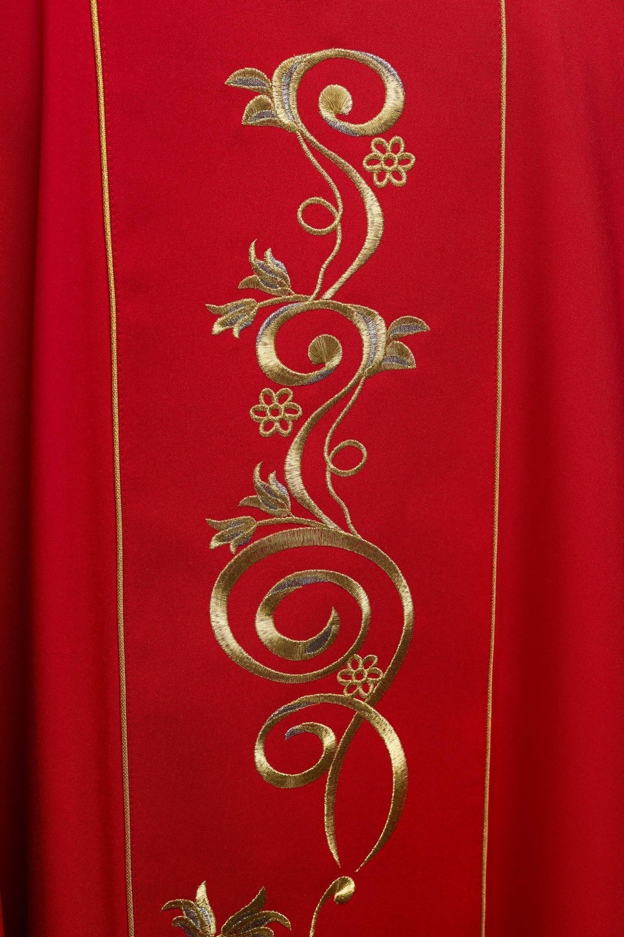 Ornat Czerwony Haftowany IHS Złotą Nicią - Liturgia Mszy Świętej - alba.pl