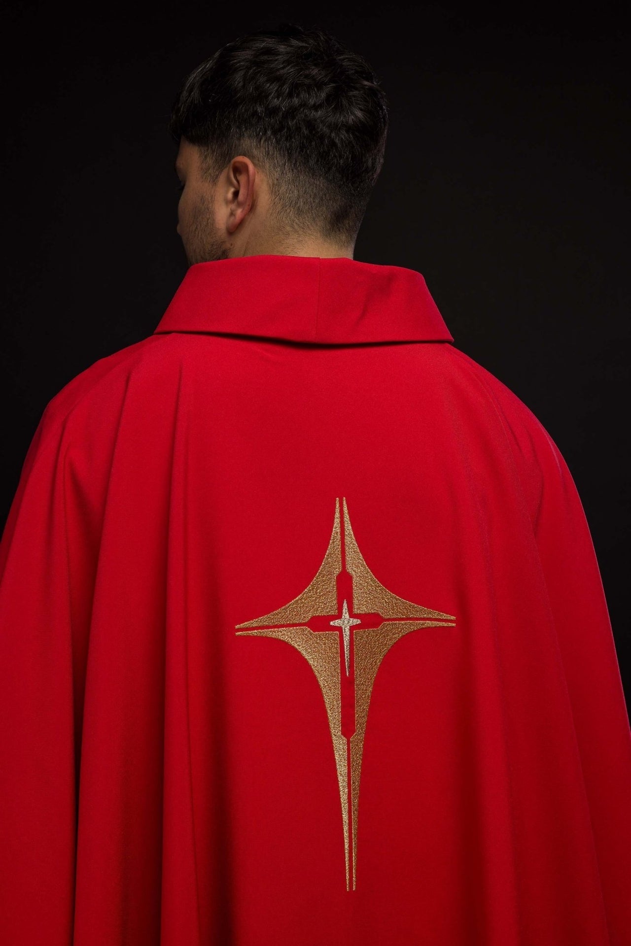 Ornat Czerwony Haftowany Krzyż Złota Lamówka Stuła - alba.pl