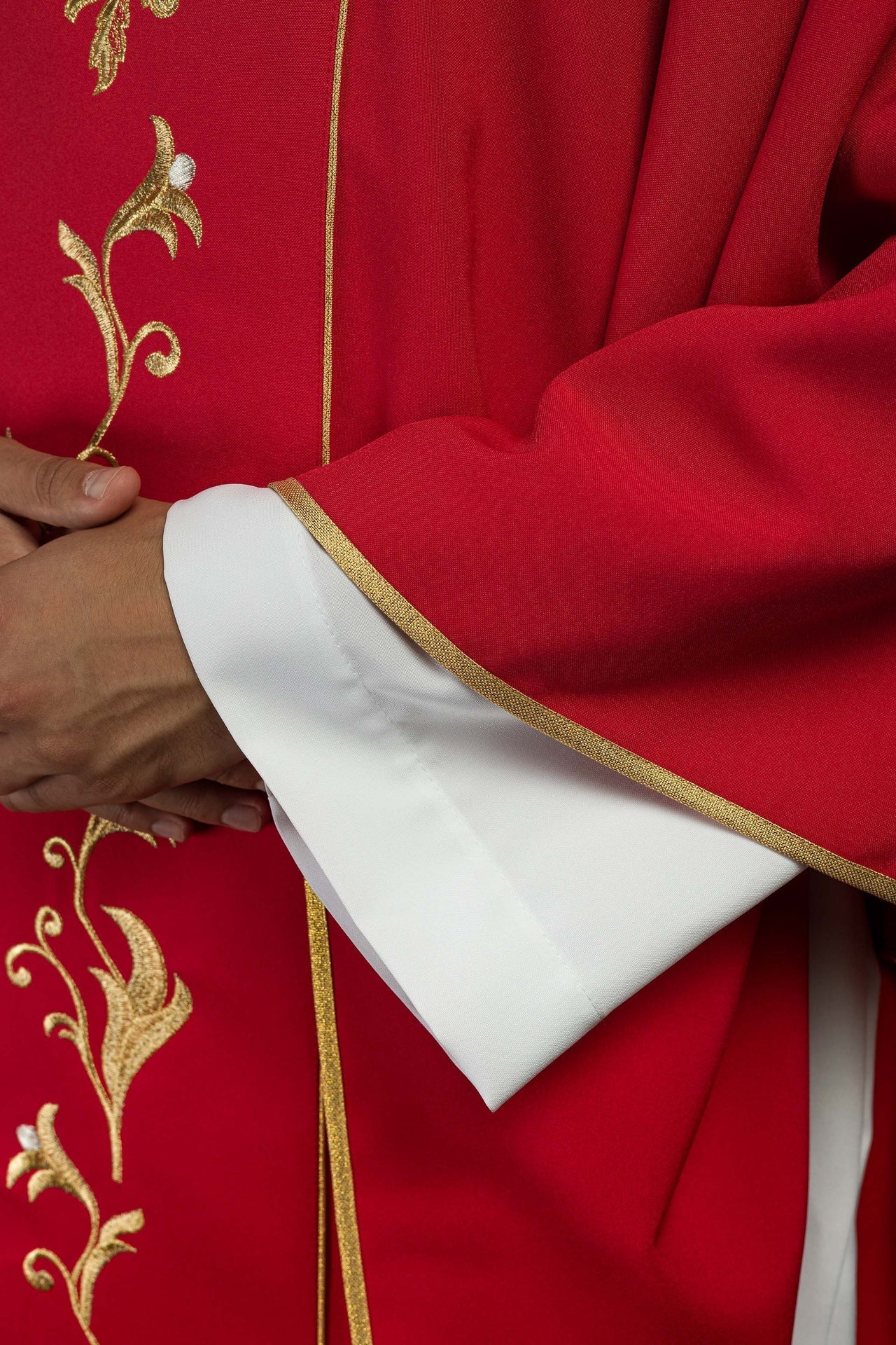 Ornat Czerwony IHS Haftowany Zdobiony Złotą Lamówką - alba.pl