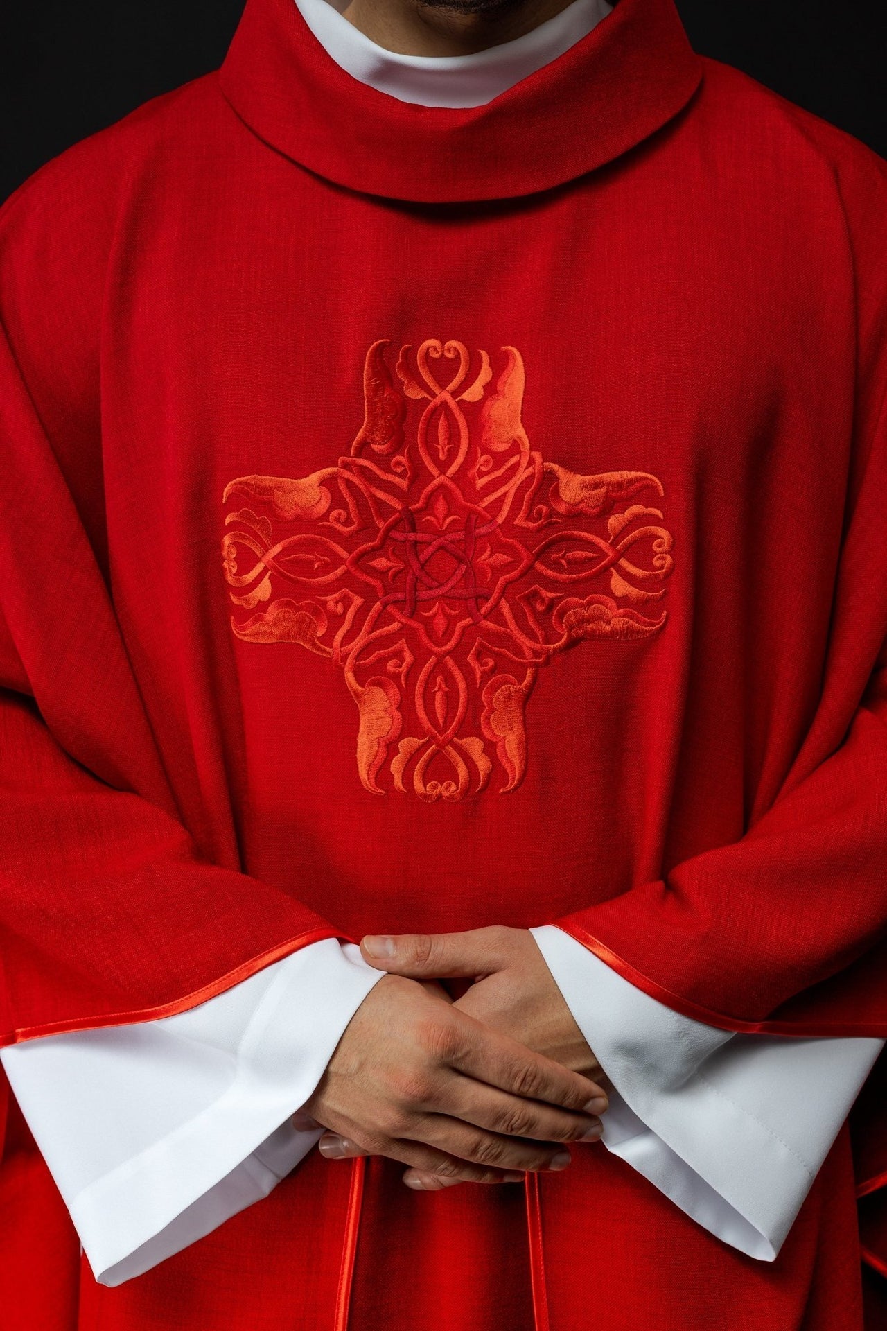 Ornat Czerwony Liturgiczny z Haftowanym Krzyżem - Alba.pl - alba.pl