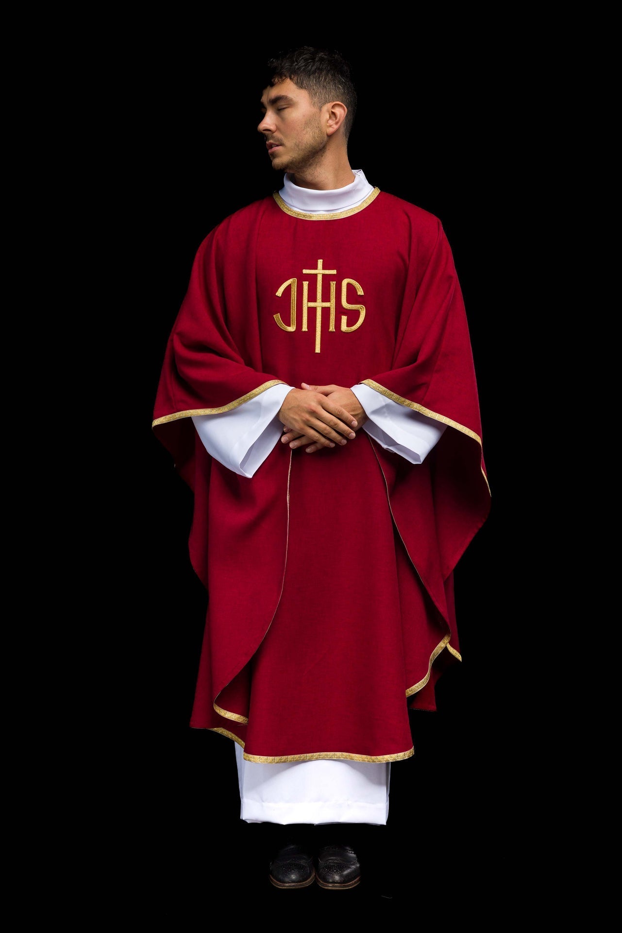 Ornat Czerwony Liturgiczny z Haftowanym Złotem IHS - alba.pl
